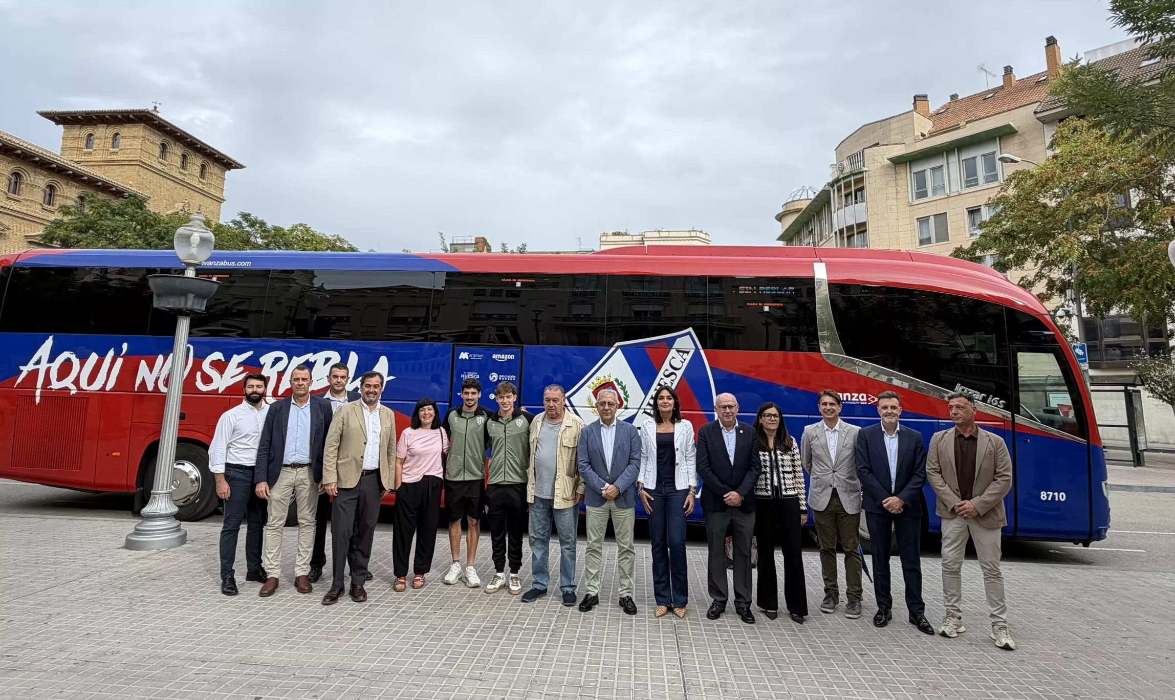 Imágenes del nuevo autobús de la SD Huesca. Foto: Adri Mora