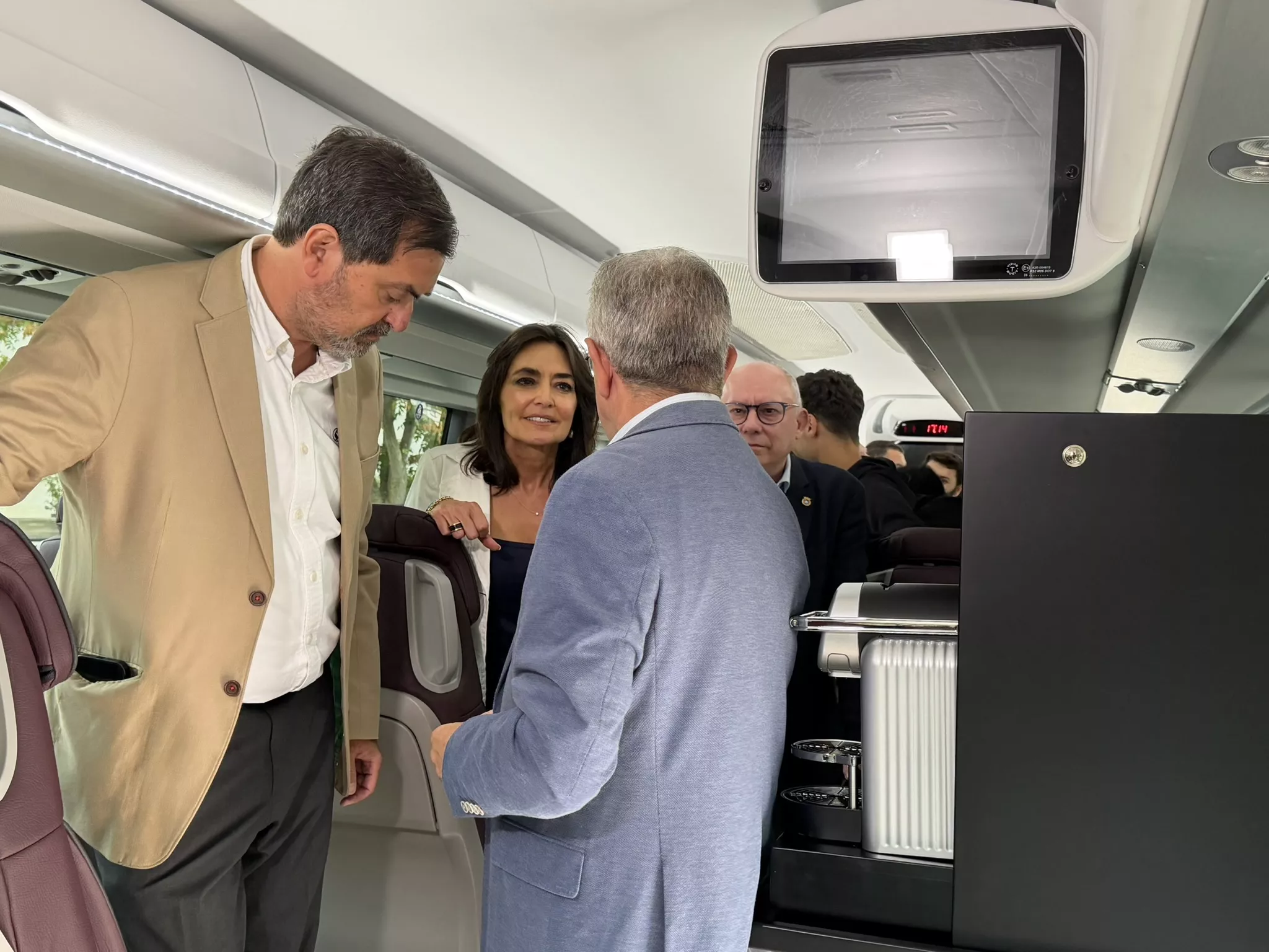 Imágenes del nuevo autobús de la SD Huesca. Foto: Adri Mora