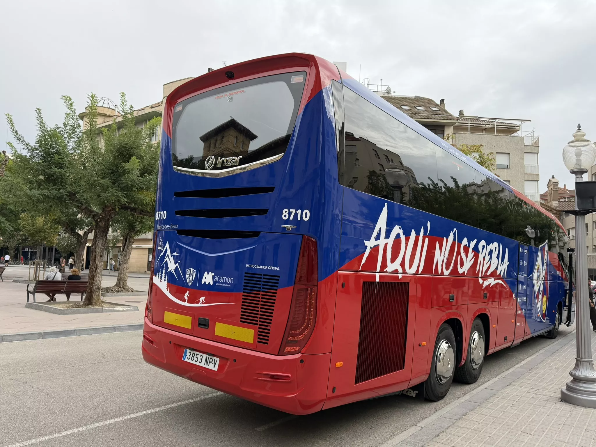 Imágenes del nuevo autobús de la SD Huesca. Foto: Adri Mora