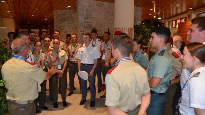 En el Curso participan cadetes de varias academias militares.