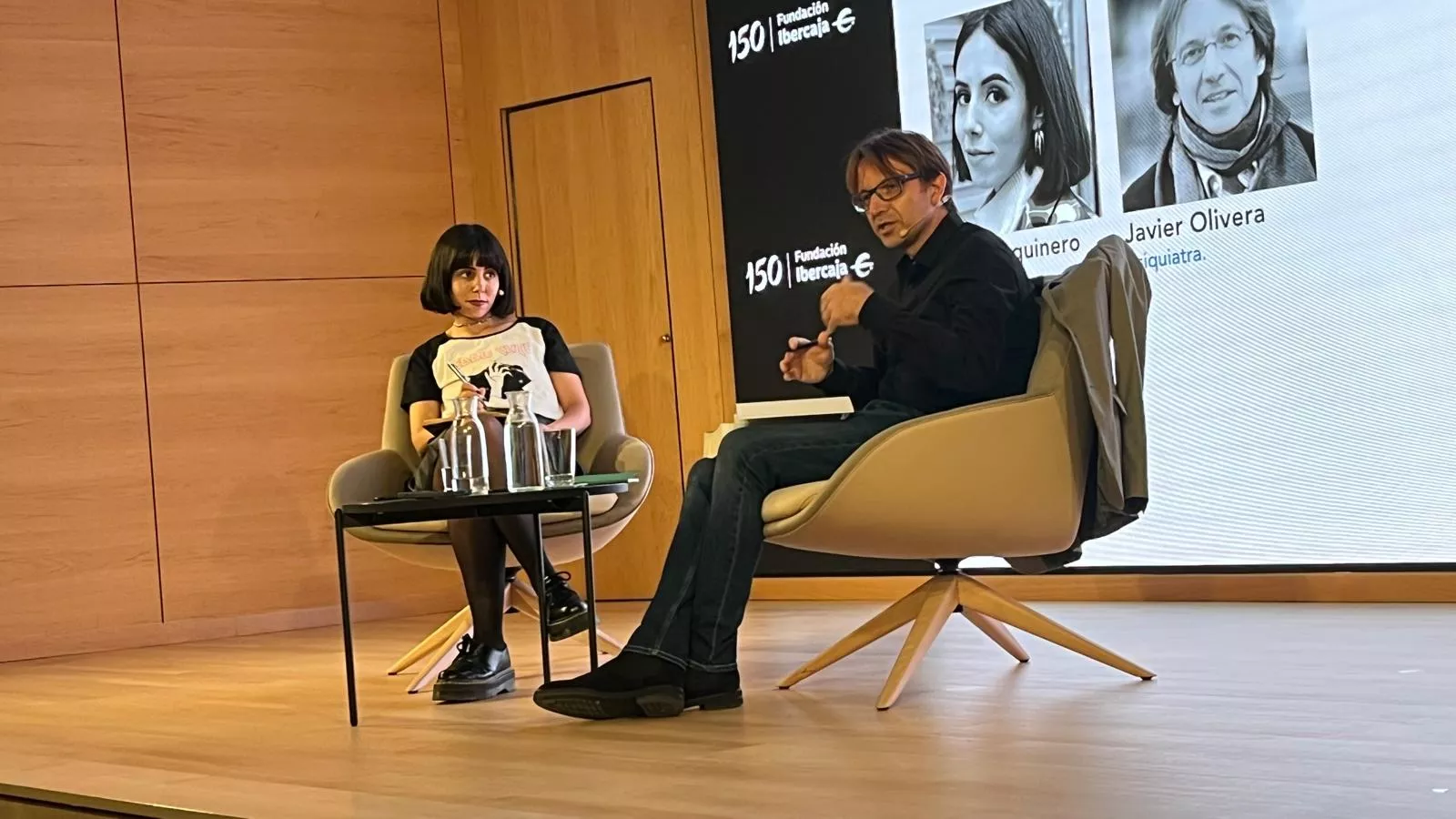 Sara Barquinero y Javier Olivera durante su charla en la Fundación Ibercaja. Foto Mercedes Manterola
