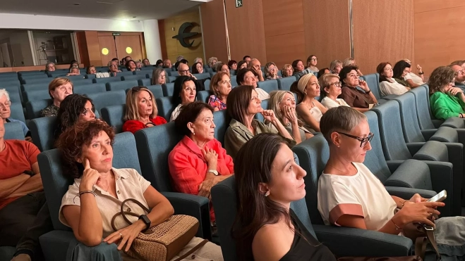 Público en la charla de Público en la charla de
