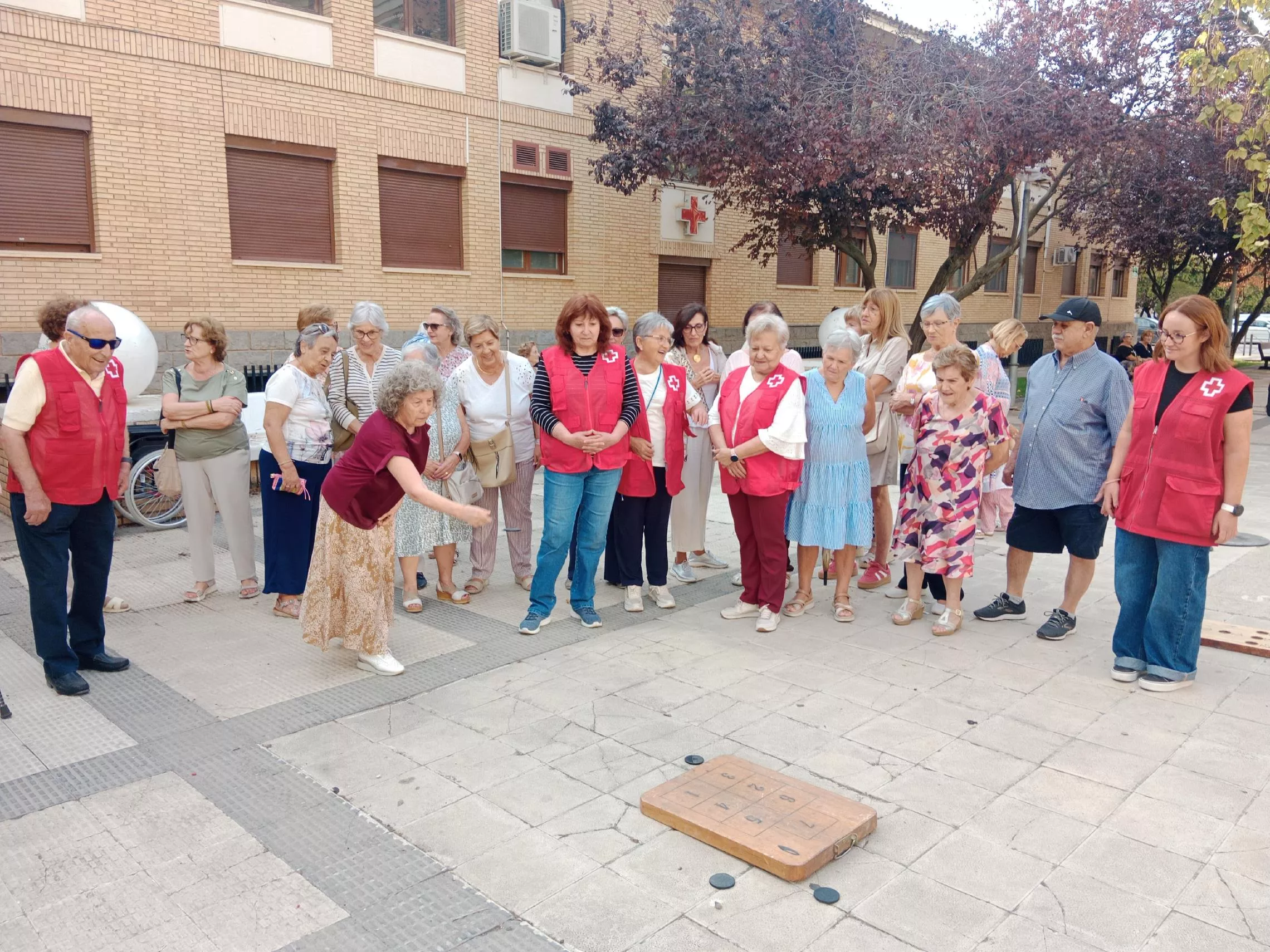 Juegos tradicionales en el Día internacional de las Personas mayores, siete y medio