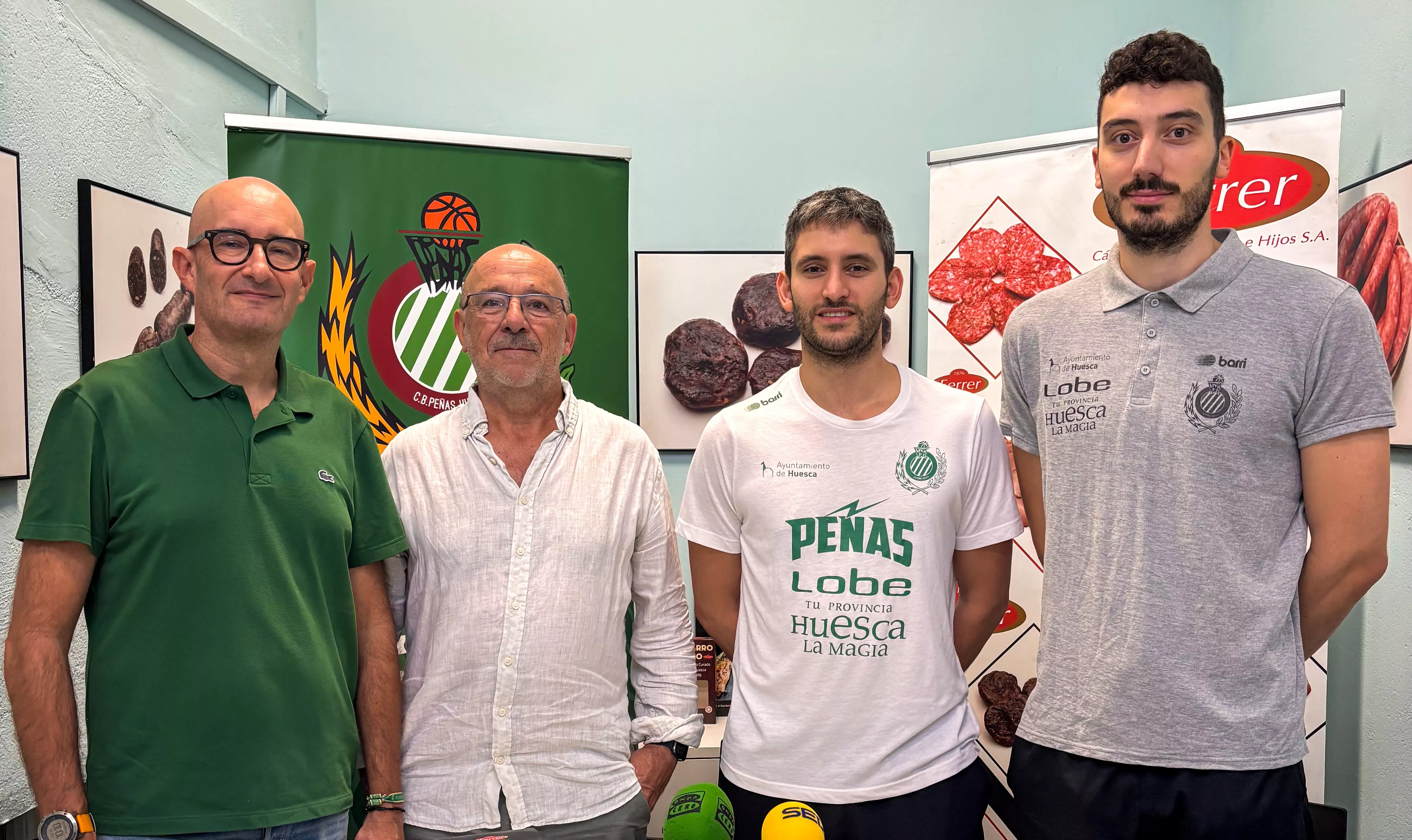 Javier Gella, Luis Ferrer, Sergi Fortes y Daniel Stefanuto en Cárnicas Ferrer antes del partido ante Lliria