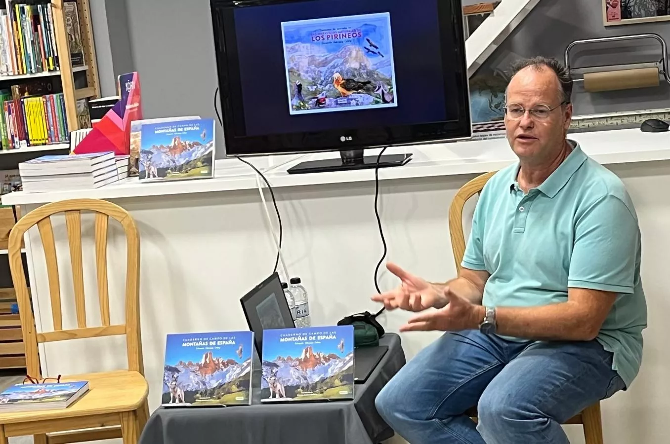 Eduardo Viñuales presenta su nuevo libro en la librería El Iglú. Foto Mercedes Manterola