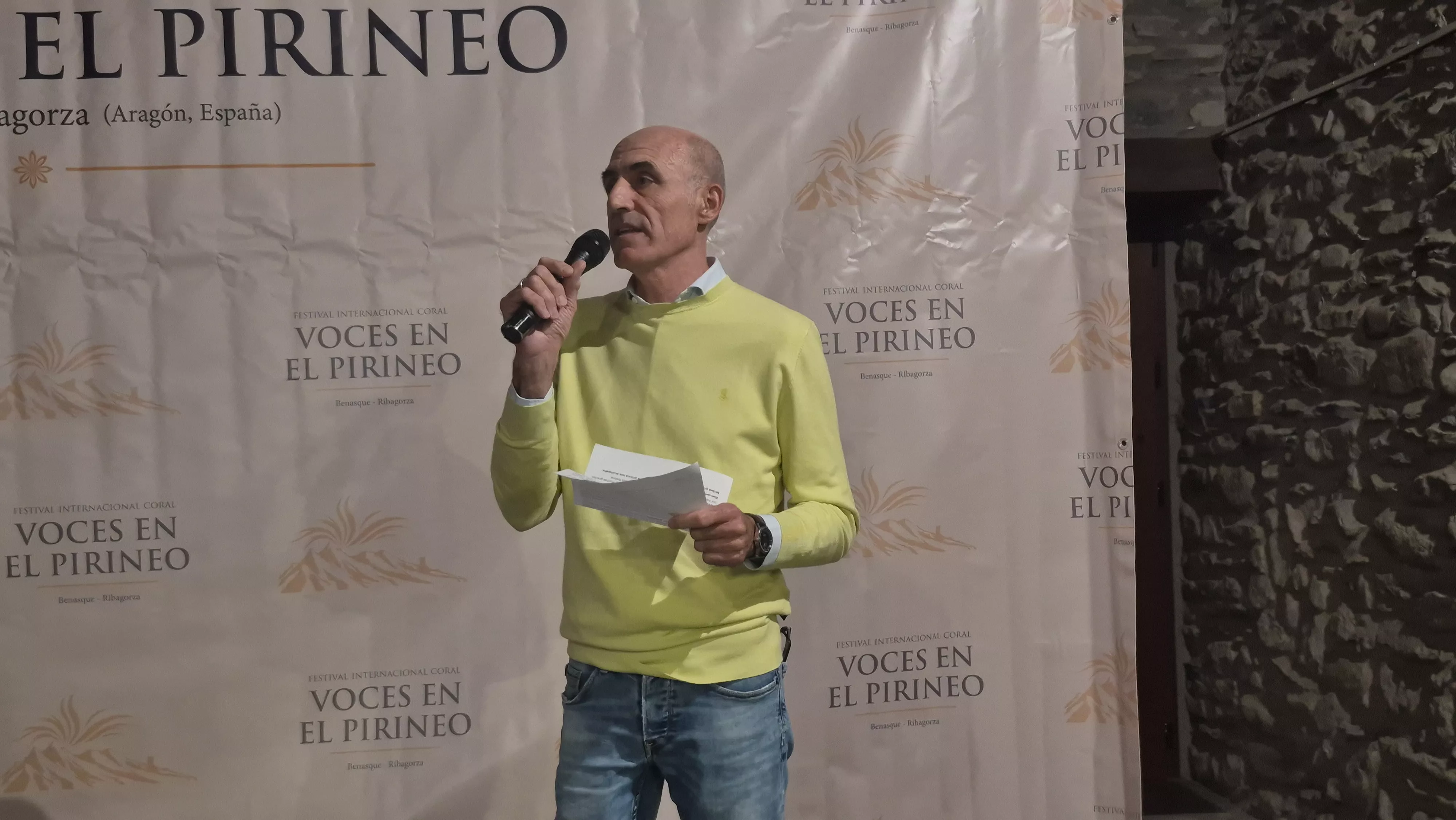 Manuel Mora. Primera edición de Voces en el Pirineo. Foto Myriam Martínez