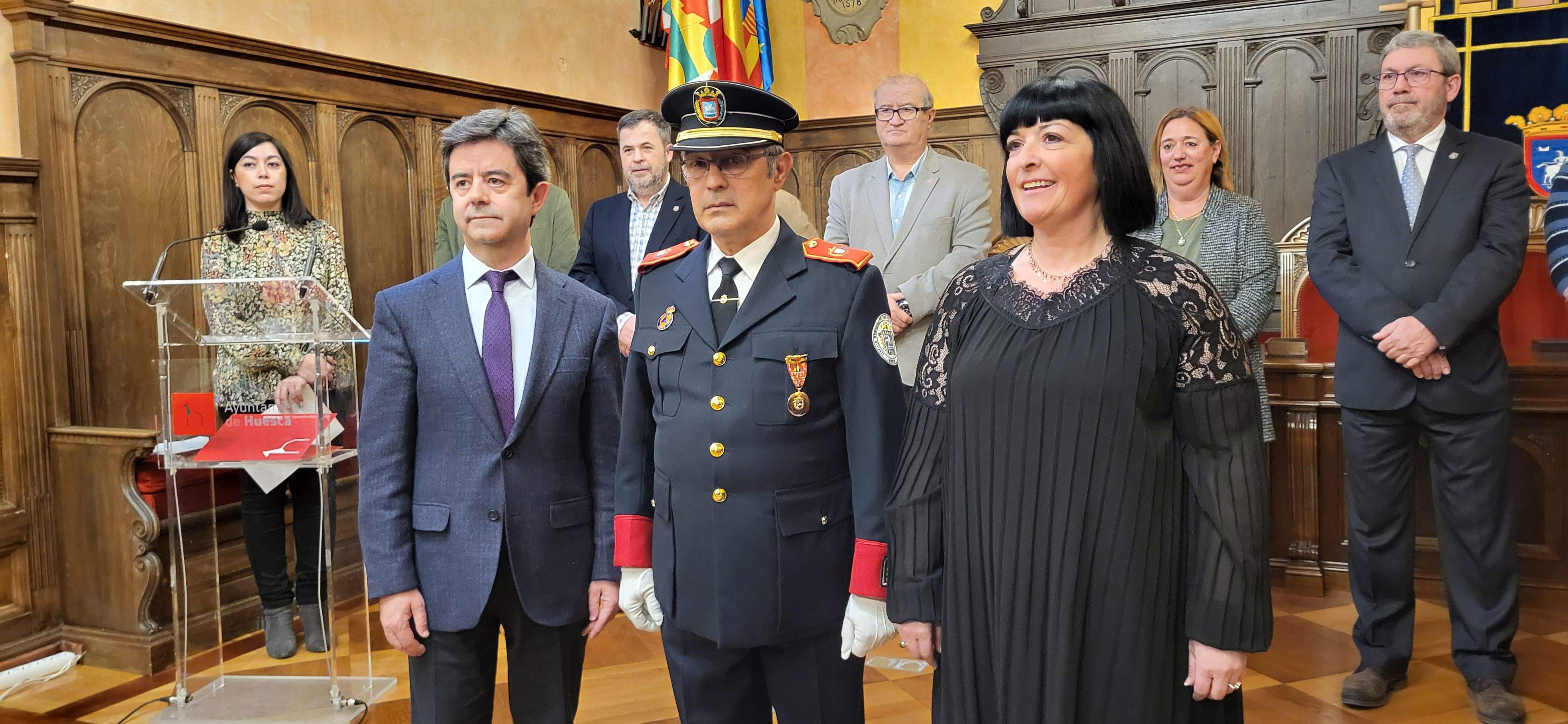 Homenaje al bombero Jacobo Morlán en el Ayuntamiento de Huesca. Foto: Mercedes Manterola