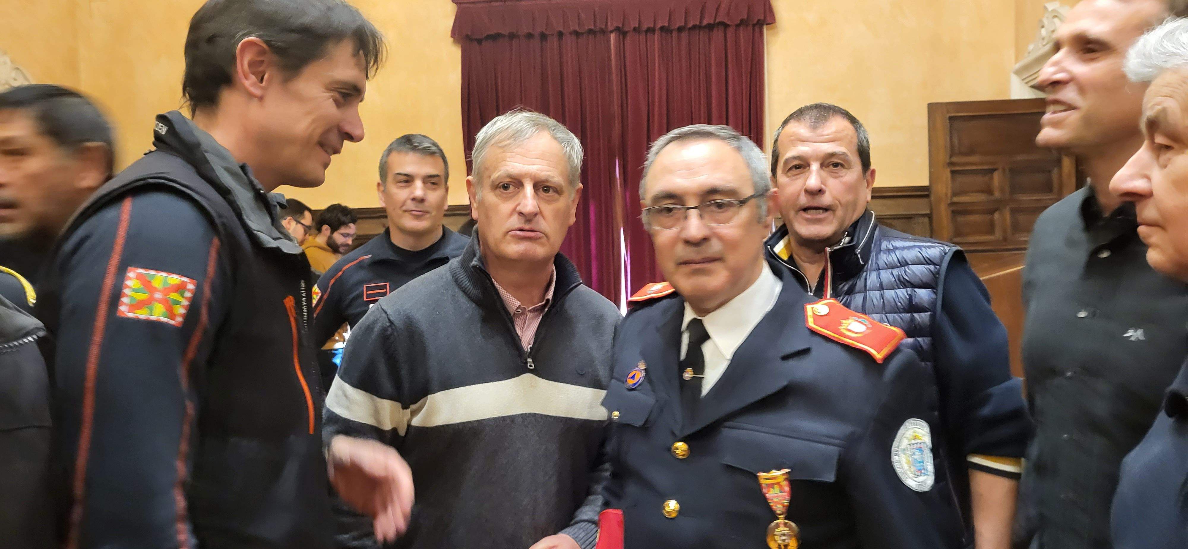 Homenaje al bombero Jacobo Morlán en el Ayuntamiento de Huesca. Foto: Mercedes Manterola