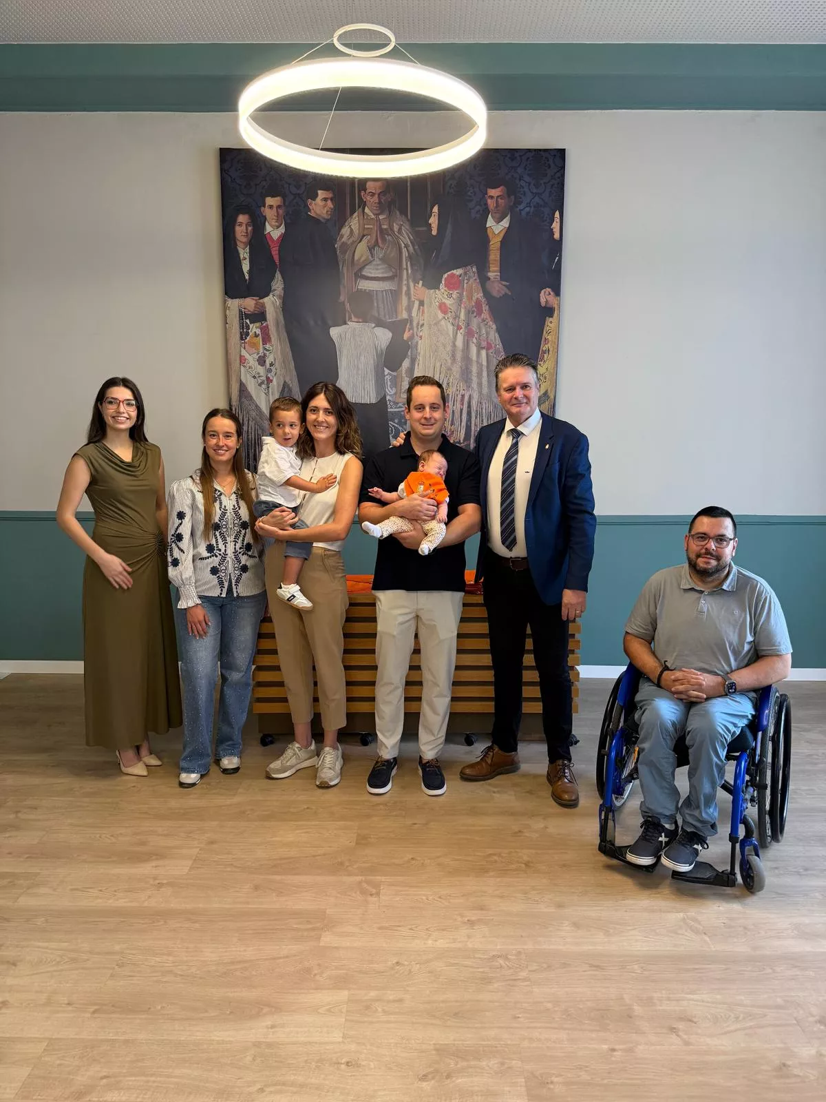 Un total de 67 bebés reciben en Fraga su primera pañoleta del Pilar.
