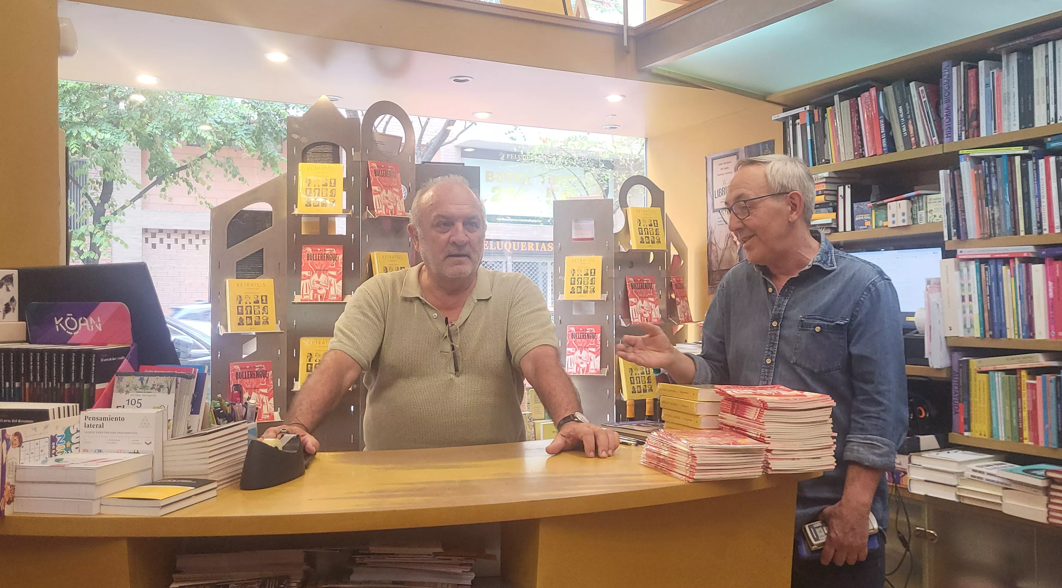 Presentación de la exposición 'Bullerengue' de Antonio Santos en la librería Anónima. Foto Mercedes Manterola