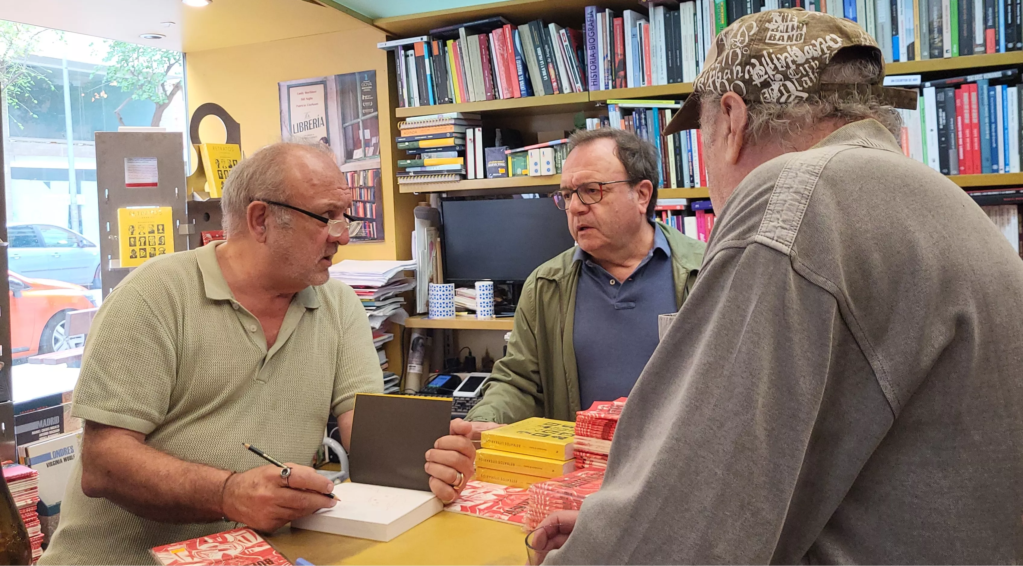 Presentación de la exposición 'Bullerengue' de Antonio Santos en la librería Anónima. Foto Mercedes Manterola
