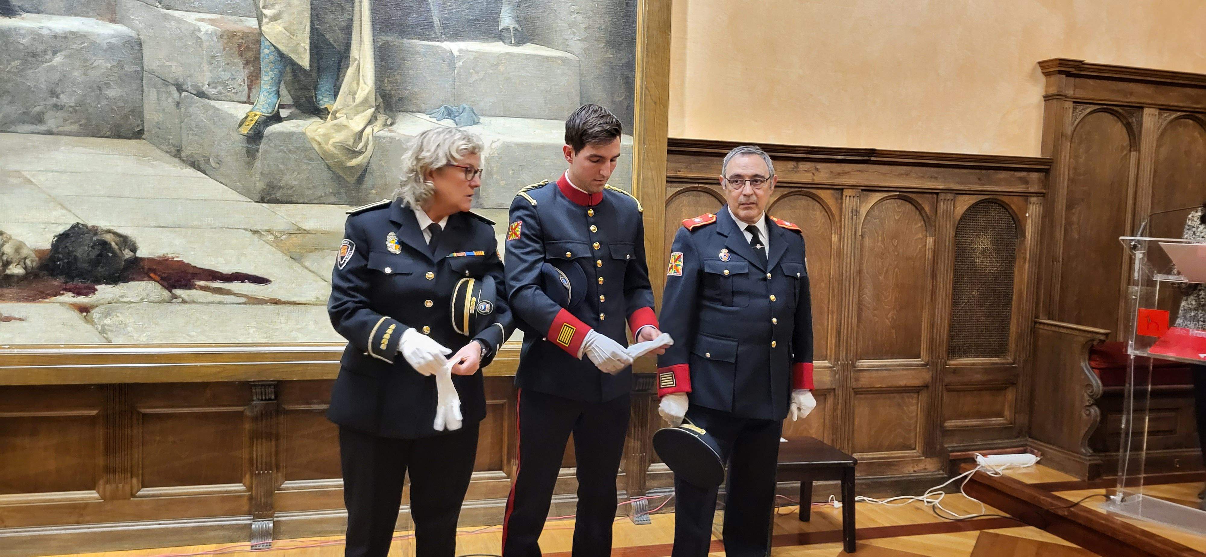 Homenaje al bombero Jacobo Morlán en el Ayuntamiento de Huesca. Foto: Mercedes Manterola