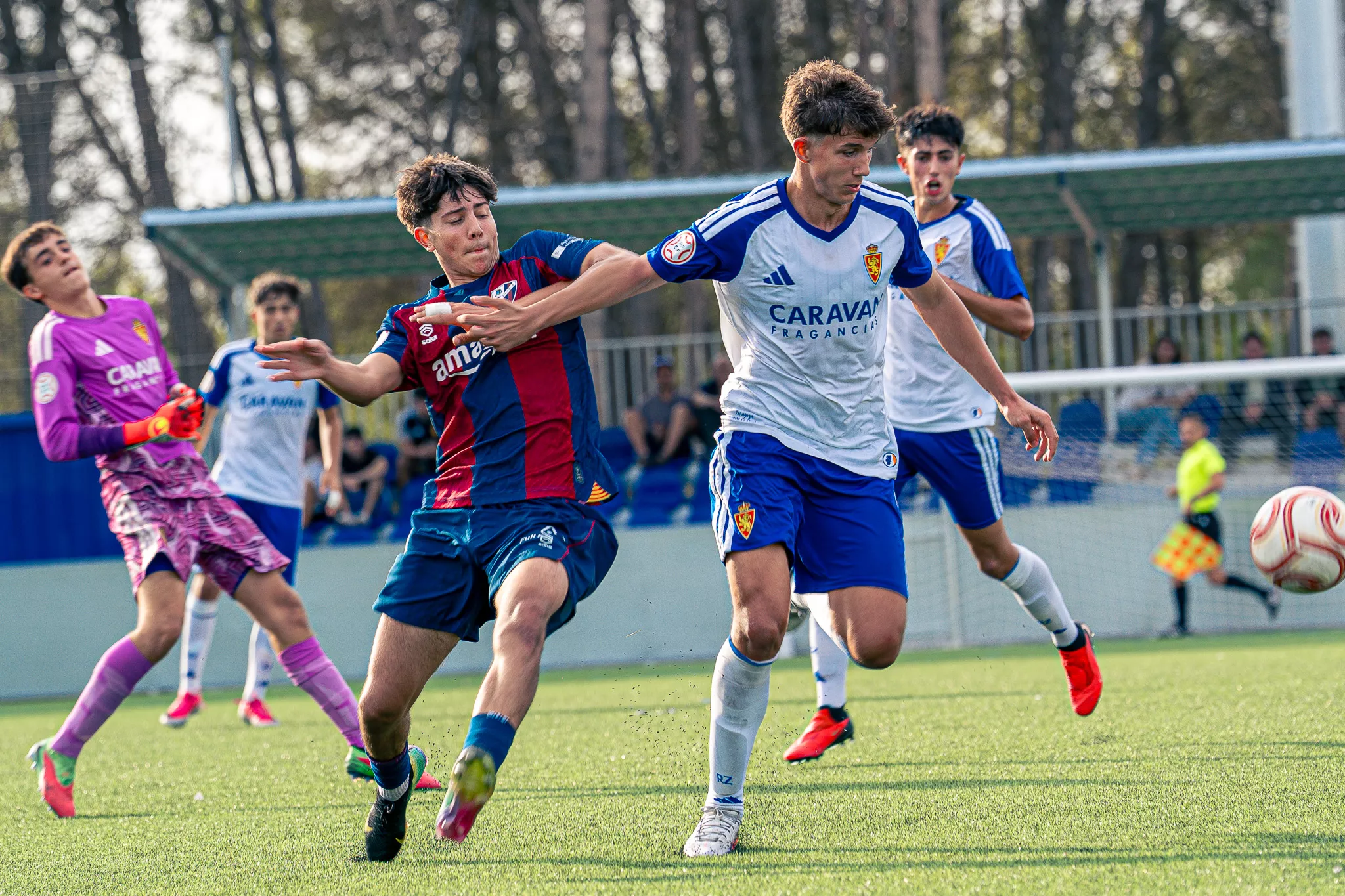 Imagen del derbi aragonés entre el Huesca y el Real Zaragoza DH juvenil