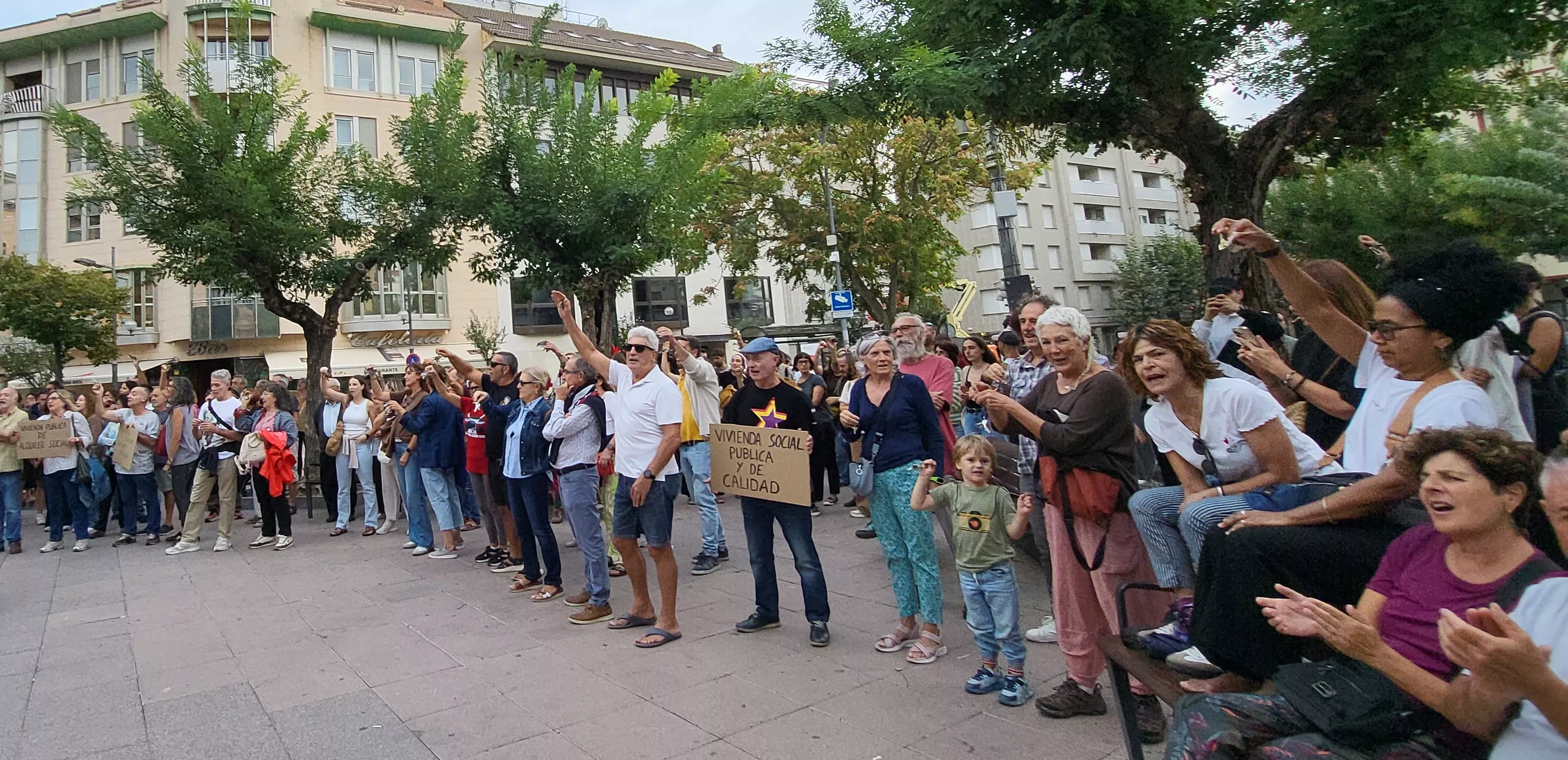 Nueva protesta por la vivienda en Huesca "camino de la huelga general".