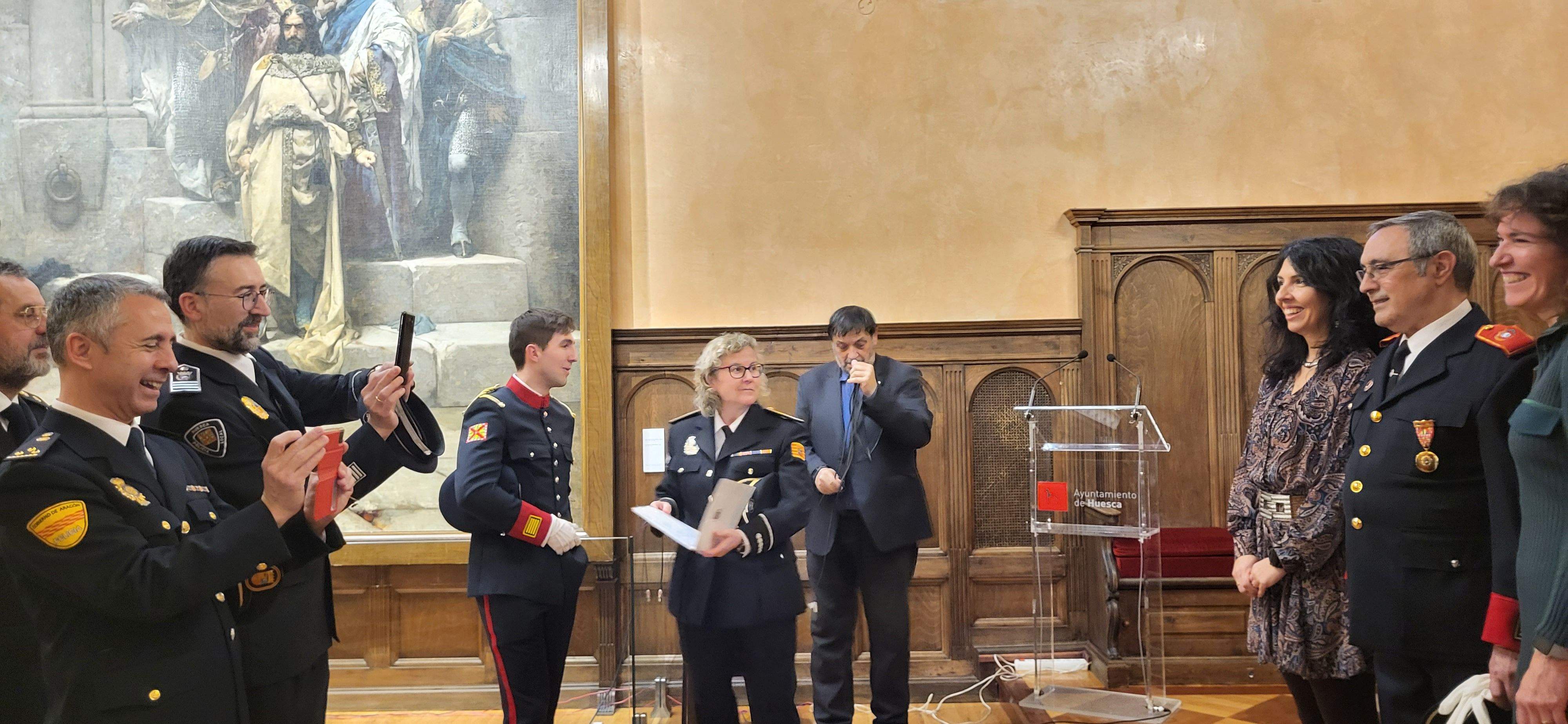 Homenaje al bombero Jacobo Morlán en el Ayuntamiento de Huesca. Foto: Mercedes Manterola