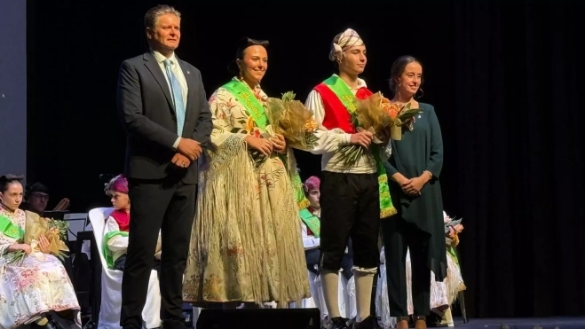 Gramún y Aquilué, junto a los fragatinos del barrio de las Afueras. Gramún y Aquilué, junto a los fragatinos del barrio de las Afueras.