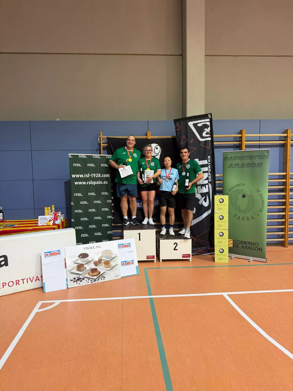 Torneo de Zaragoza. VV Osca. Carlos Varea Merche Audina y Lorenzo Dieste Shan Lin, campeones y subcampeones respectivamente en dobles mixto B1 B2
