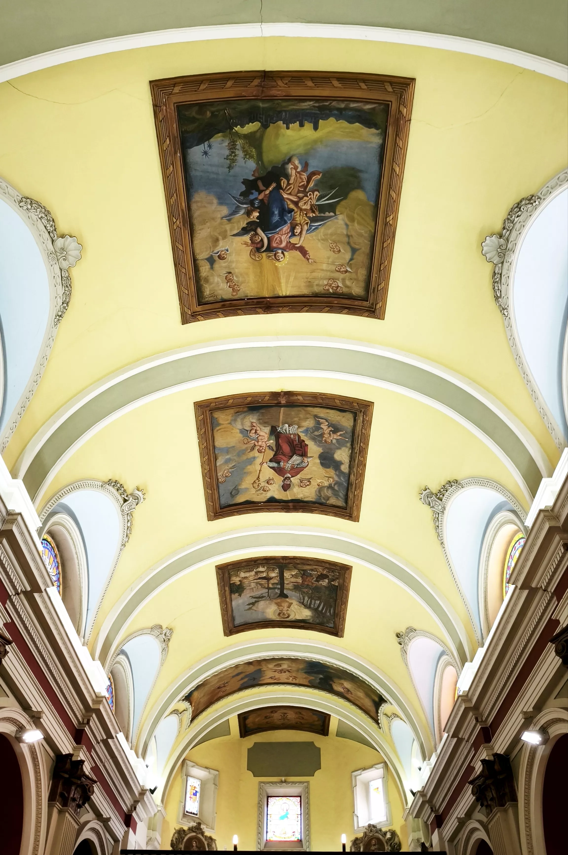 Imágenes de la iglesia parroquial de Robres y su nueva cancela. Foto María José Sampietro Brosed