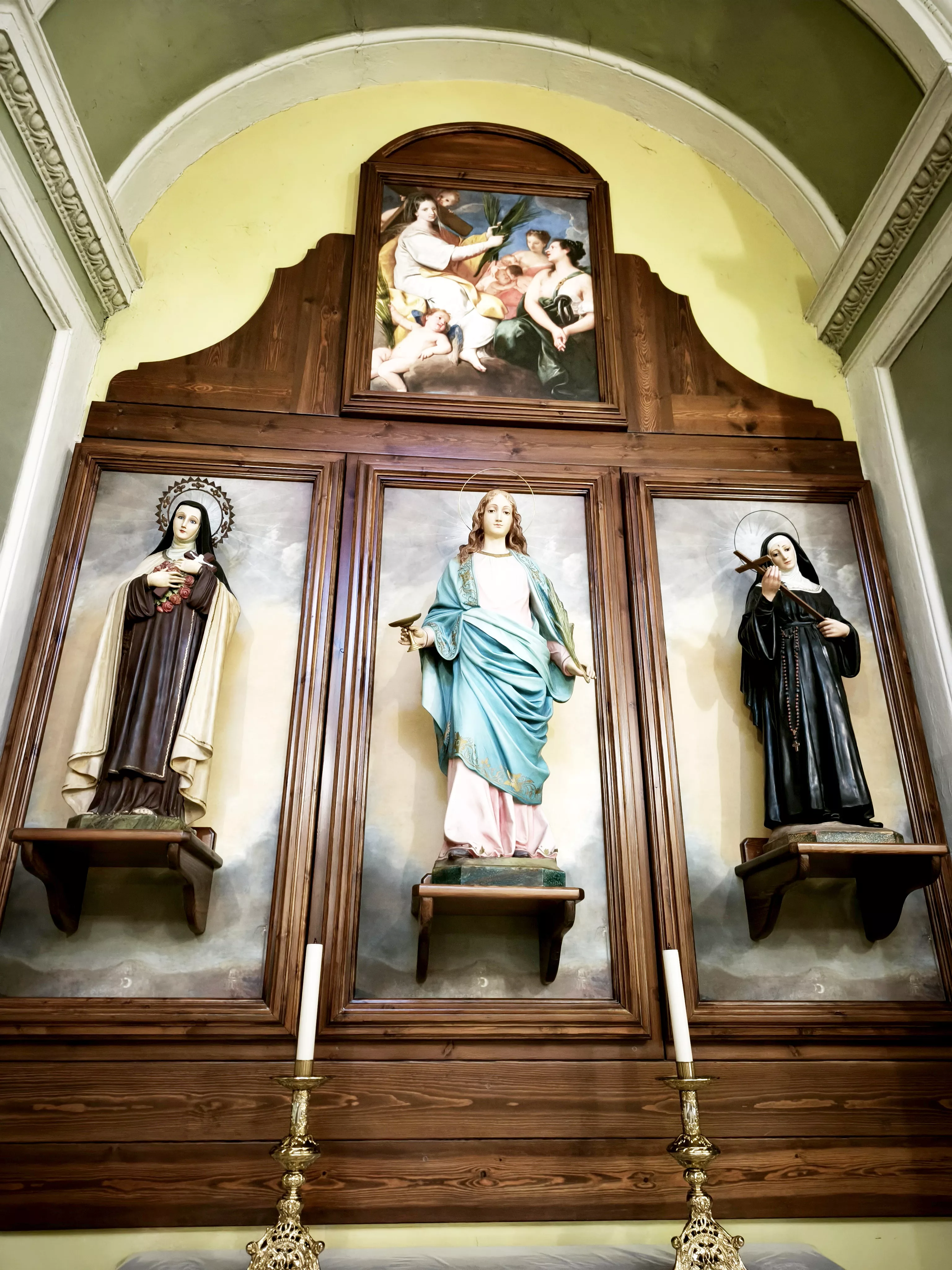 Imágenes de la iglesia parroquial de Robres y su nueva cancela. Foto María José Sampietro Brosed
