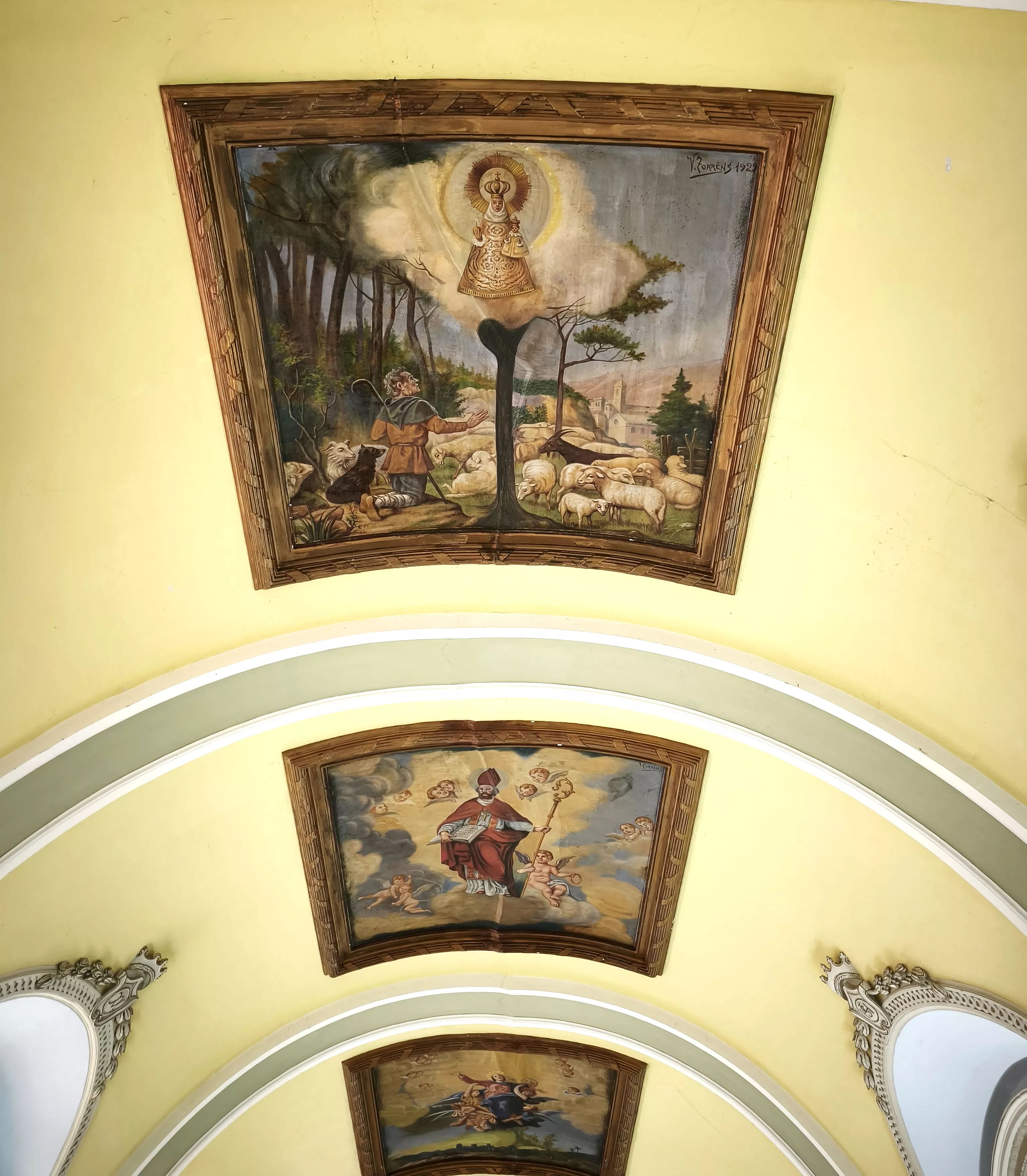 Imágenes de la iglesia parroquial de Robres y su nueva cancela. Foto María José Sampietro Brosed