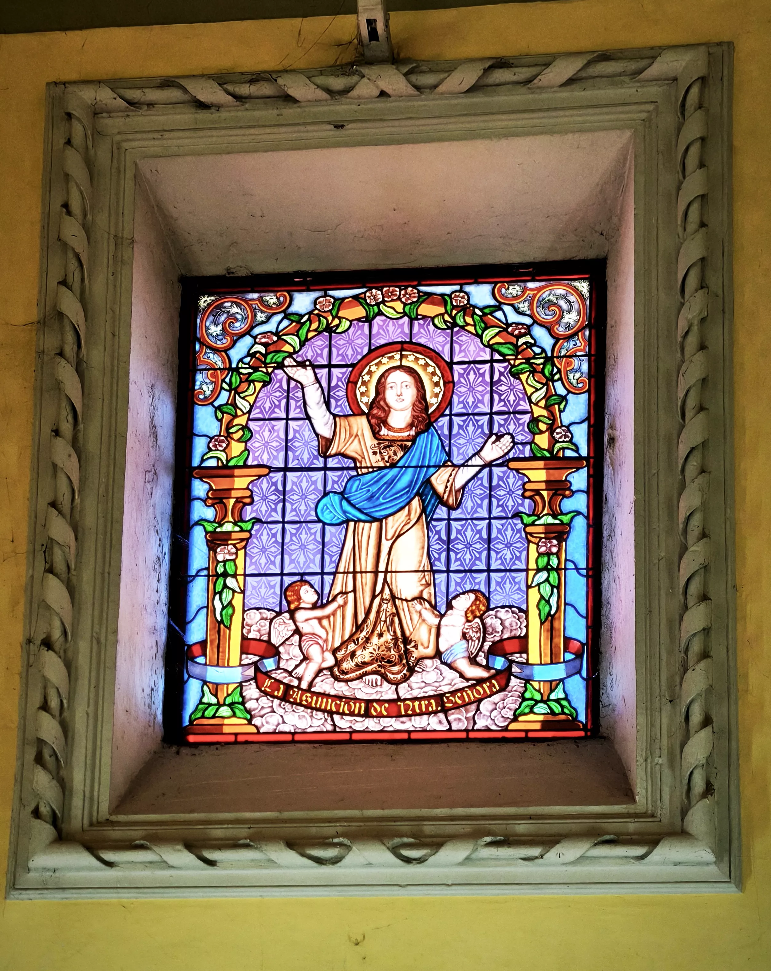 Imágenes de la iglesia parroquial de Robres y su nueva cancela. Foto María José Sampietro Brosed