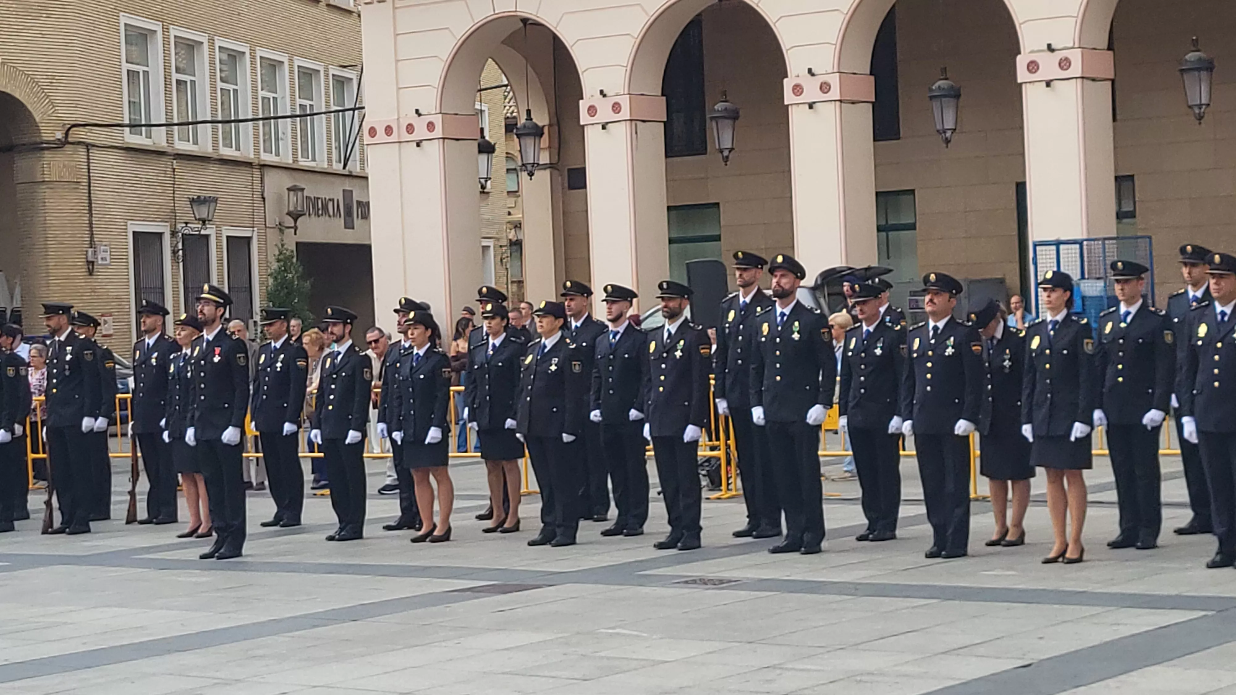Celebración del Día de la Policía Nacional en Huesca. Foto Mercedes Manterola