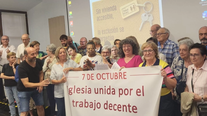 Participantes en la lectura del manifiesto de la Jornada por el Trabajo Decente. Foto Mercedes Manterola