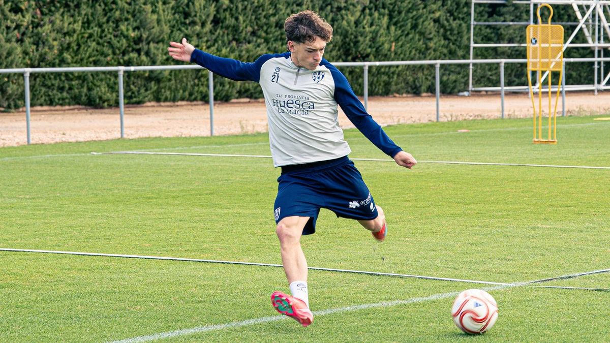 Diego Gómez, durante el entrenamiento de este miércoles. Foto: SD Huesca