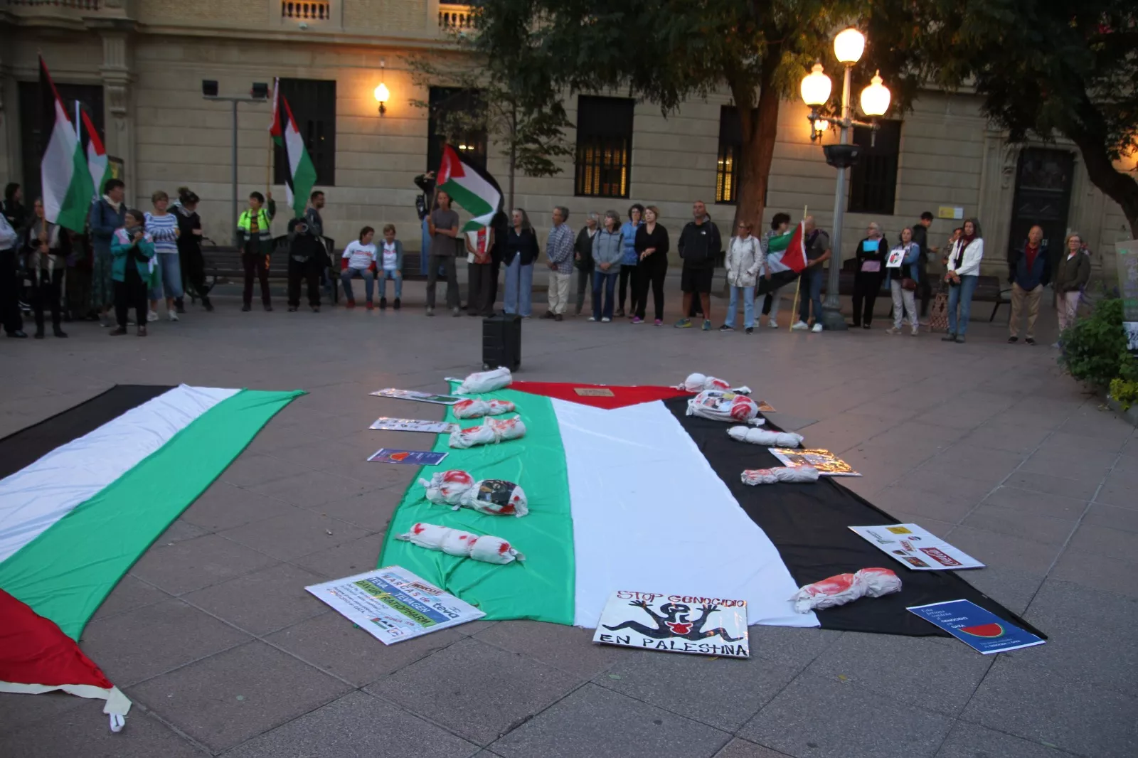 Concentración en apoyo a Palestina en Huesca. Foto: Carlos Neofato
