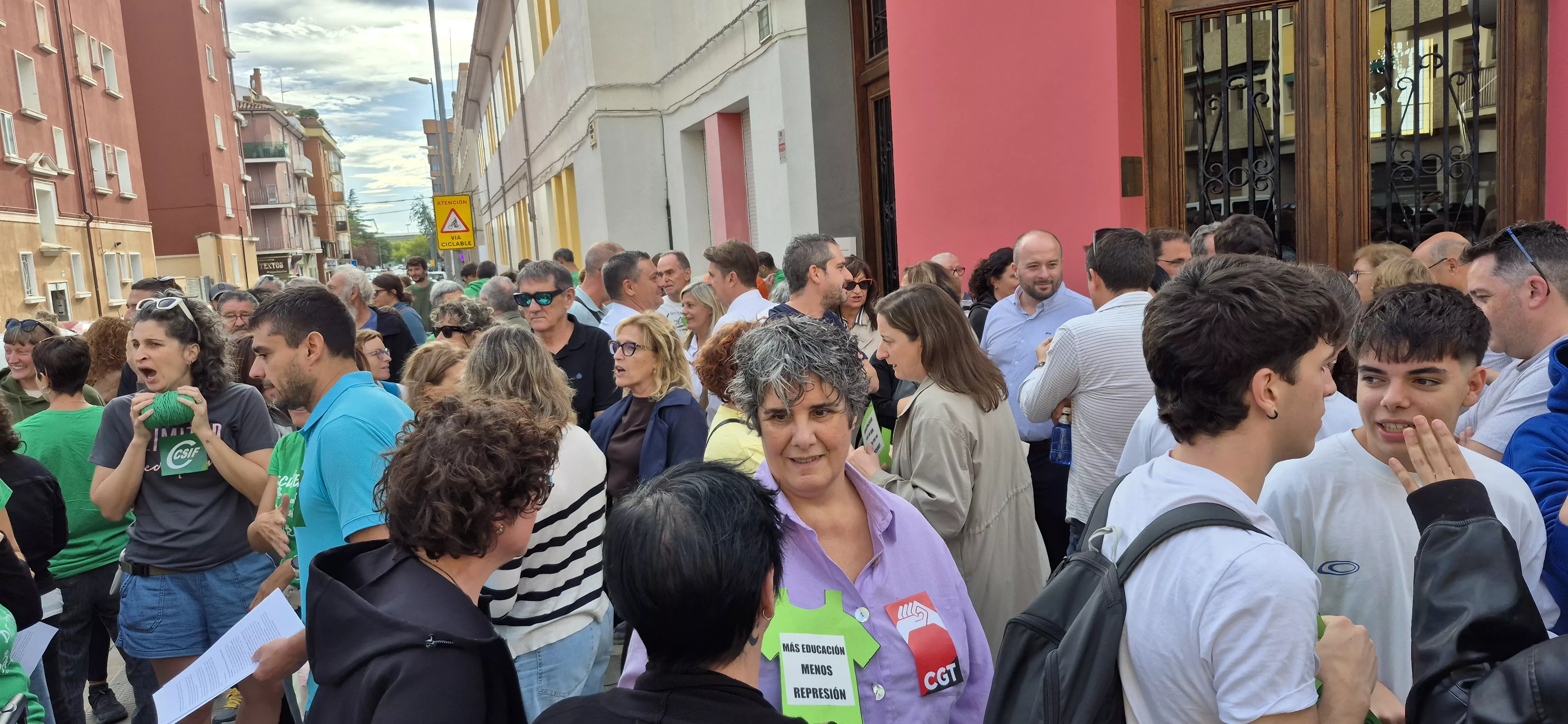 "Abrazo" al IES Ramón y Cajal y en apoyo a Sergio Martínez. Foto Myriam Martínez
