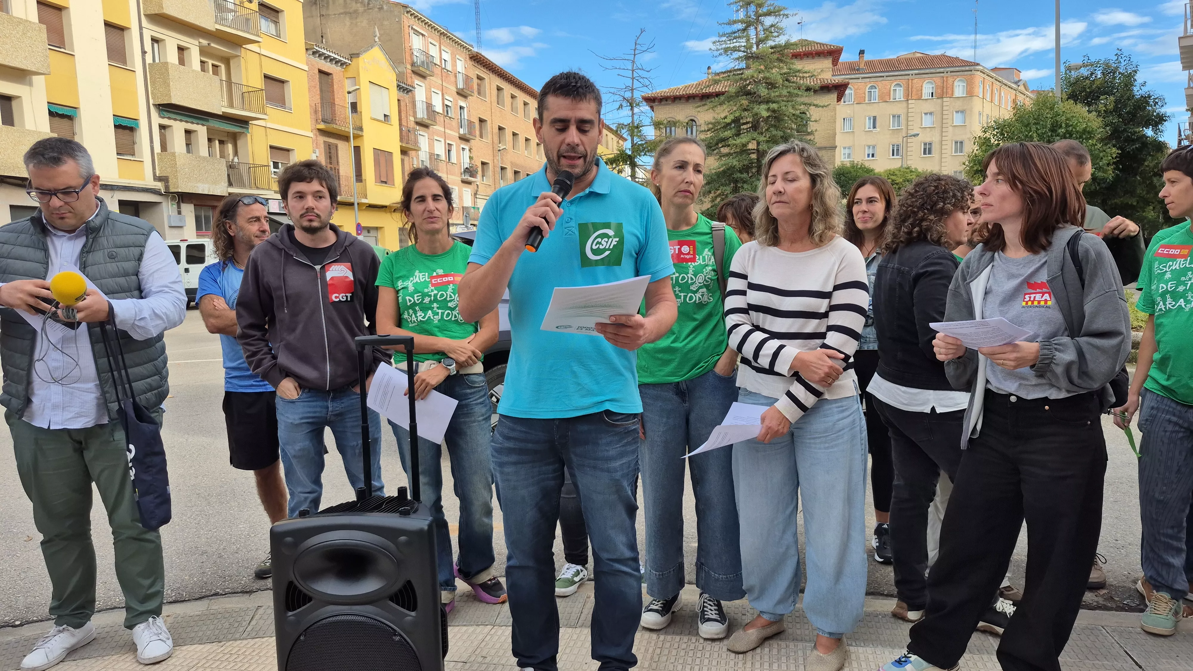 "Abrazo" al IES Ramón y Cajal y en apoyo a Sergio Martínez. Foto Myriam Martínez