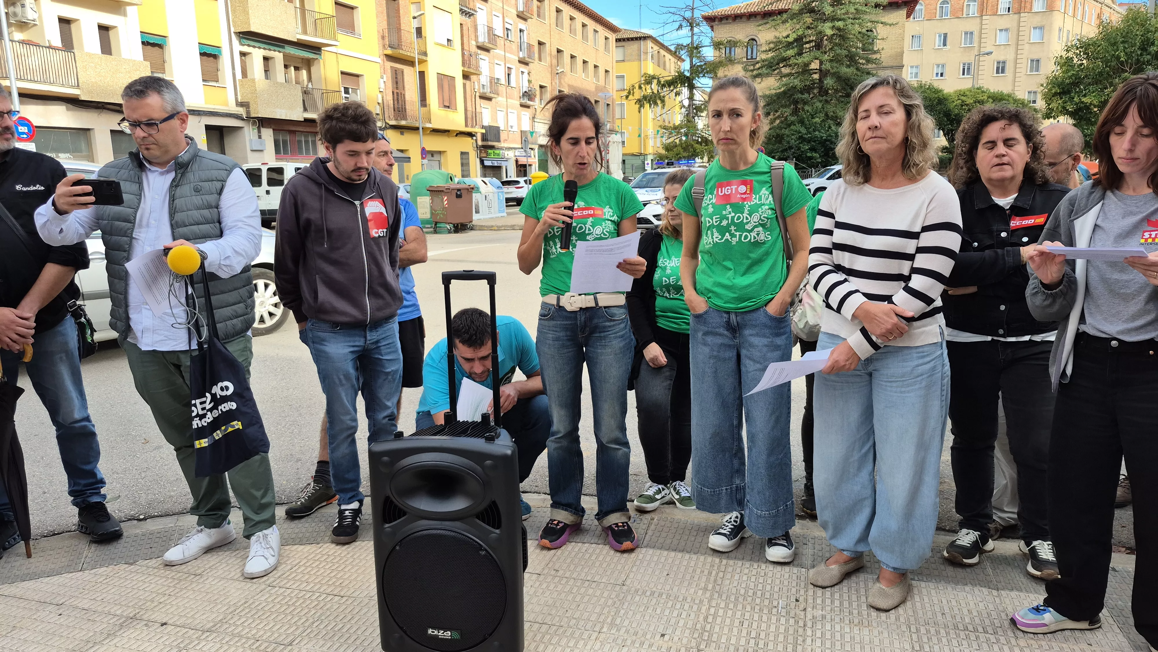 "Abrazo" al IES Ramón y Cajal y en apoyo a Sergio Martínez. Foto Myriam Martínez