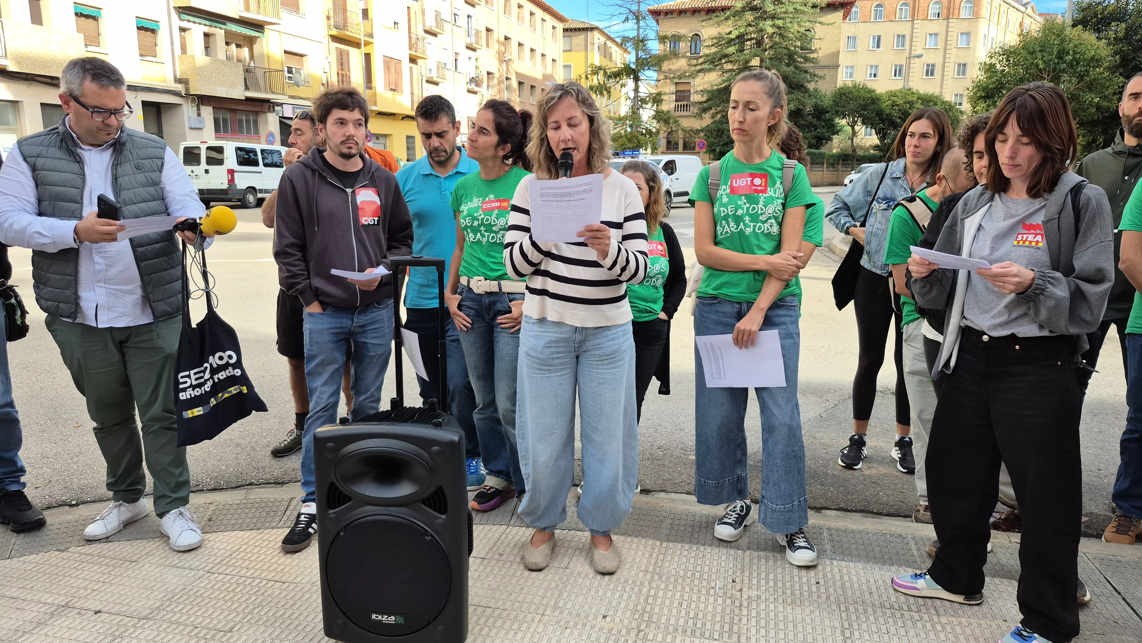"Abrazo" al IES Ramón y Cajal y en apoyo a Sergio Martínez. Foto Myriam Martínez