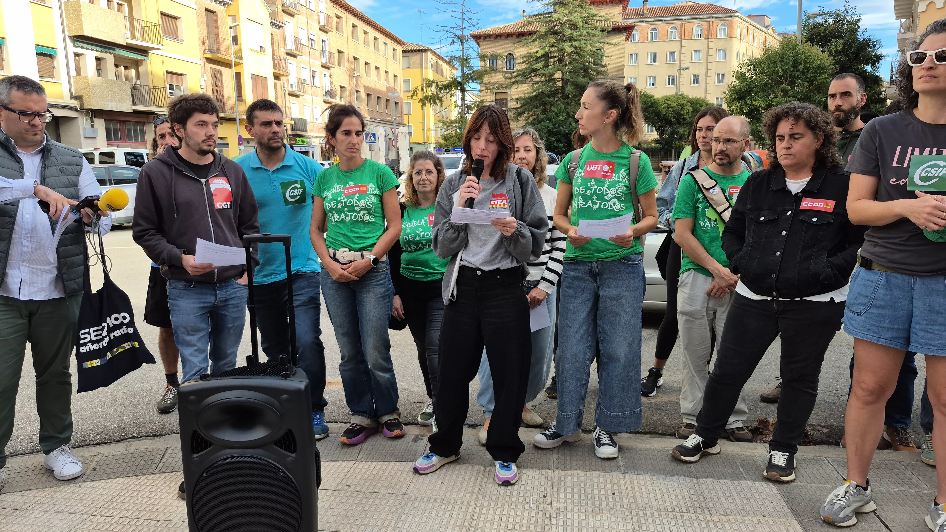 "Abrazo" al IES Ramón y Cajal y en apoyo a Sergio Martínez. Foto Myriam Martínez
