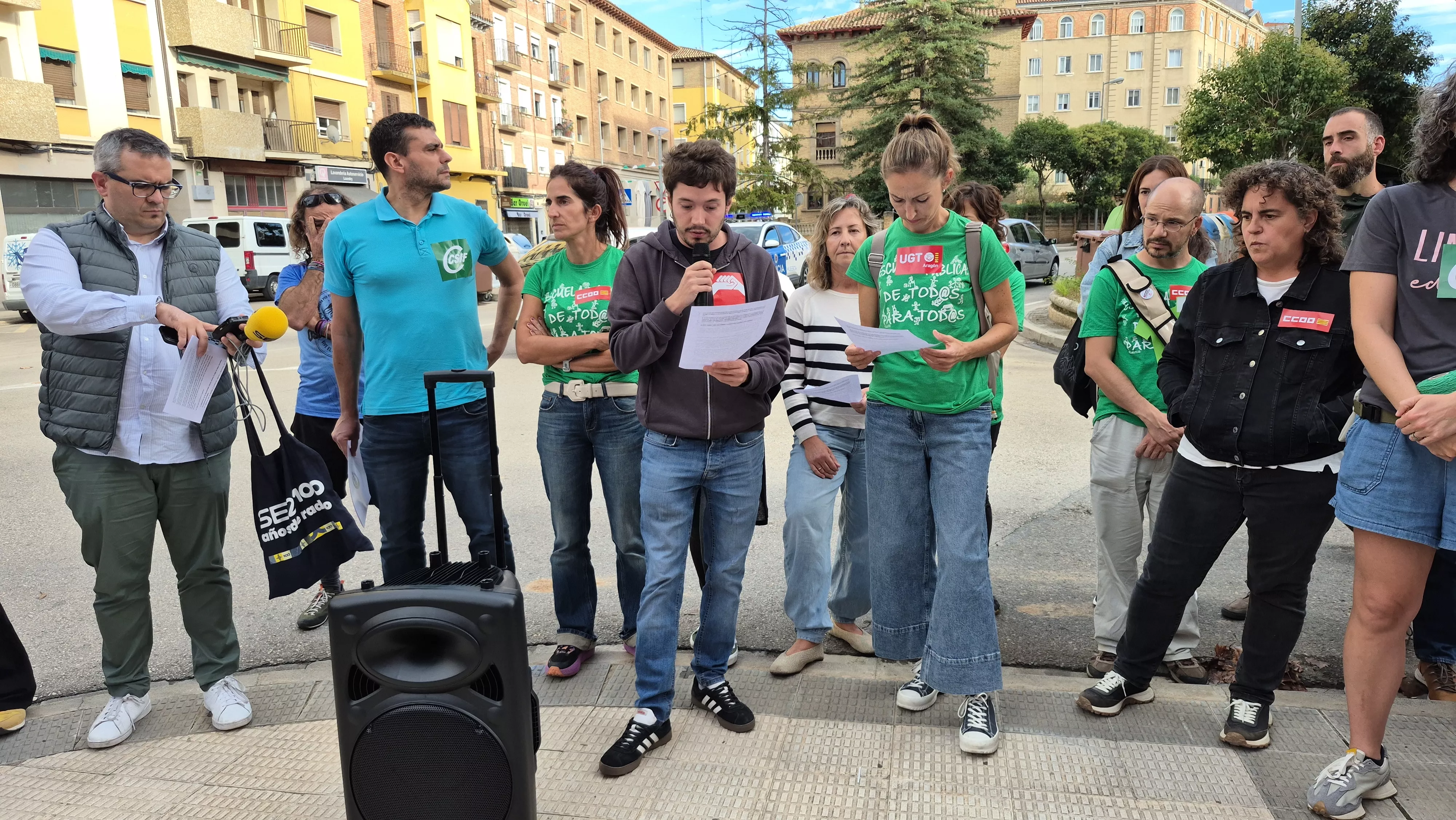 "Abrazo" al IES Ramón y Cajal y en apoyo a Sergio Martínez. Foto Myriam Martínez