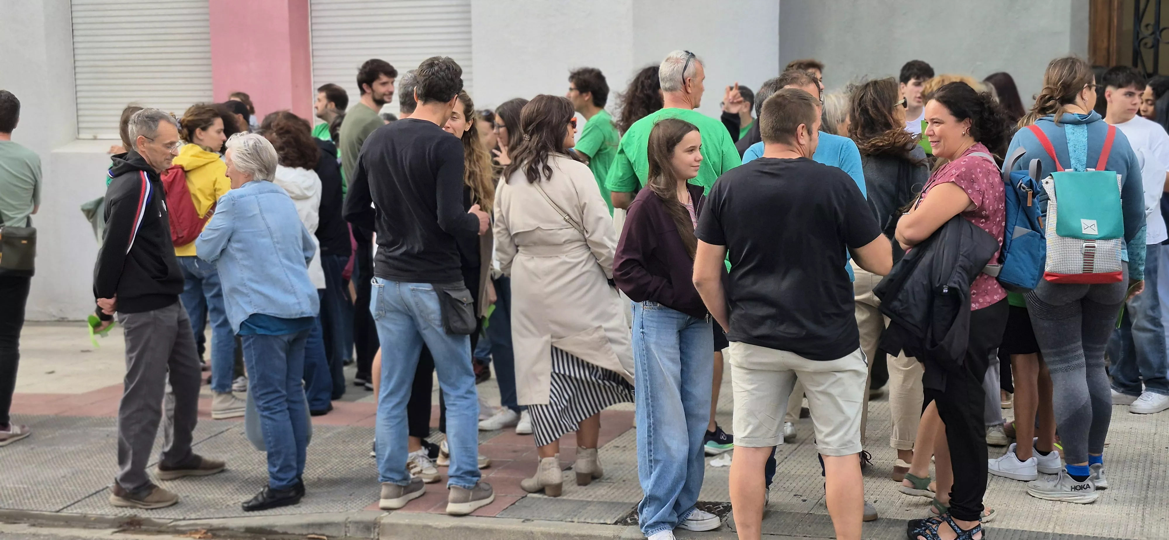 "Abrazo" al IES Ramón y Cajal y en apoyo a Sergio Martínez. Foto Myriam Martínez