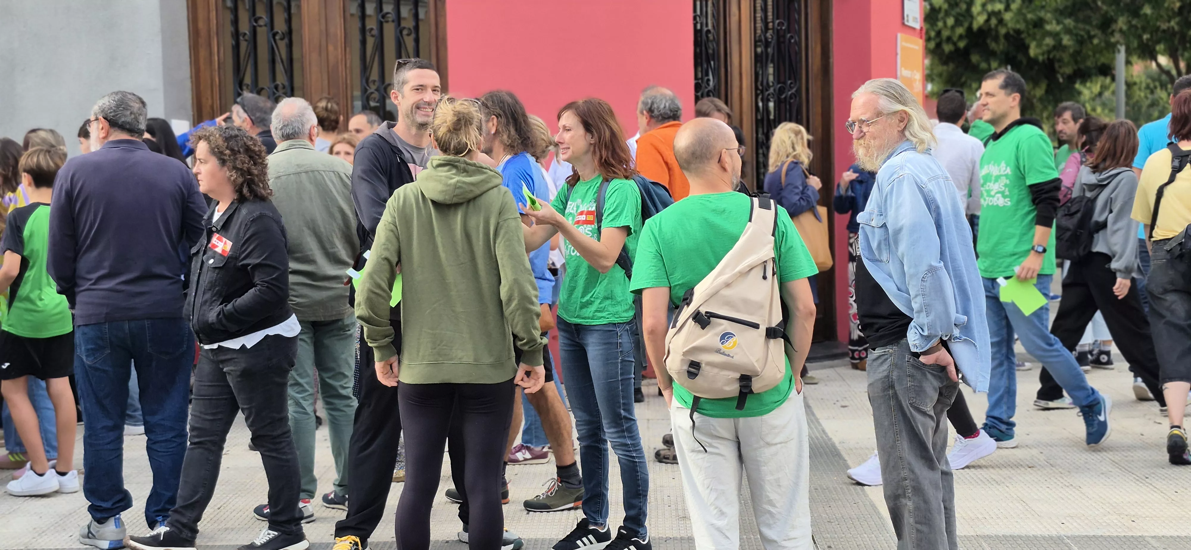 "Abrazo" al IES Ramón y Cajal y en apoyo a Sergio Martínez. Foto Myriam Martínez