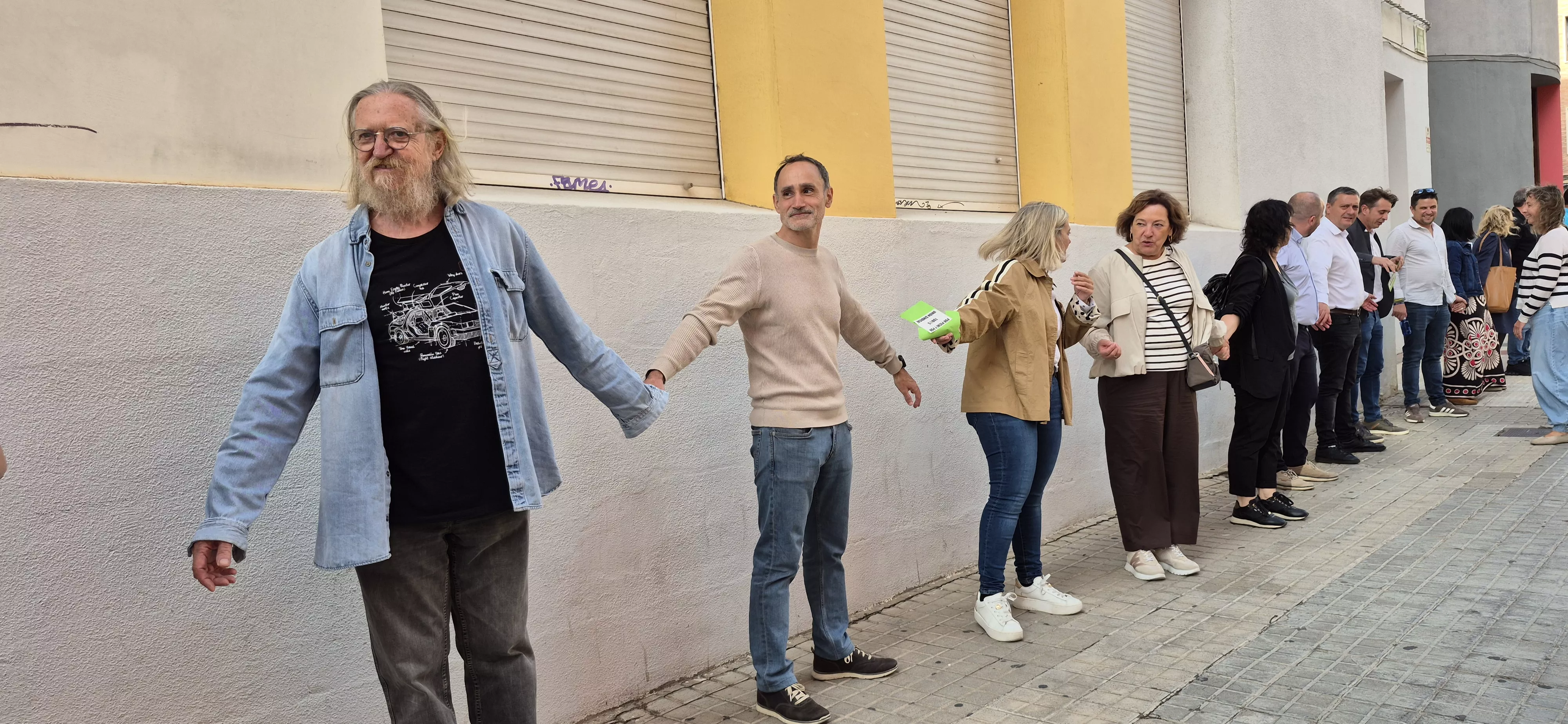 "Abrazo" al IES Ramón y Cajal y en apoyo a Sergio Martínez. Foto Myriam Martínez