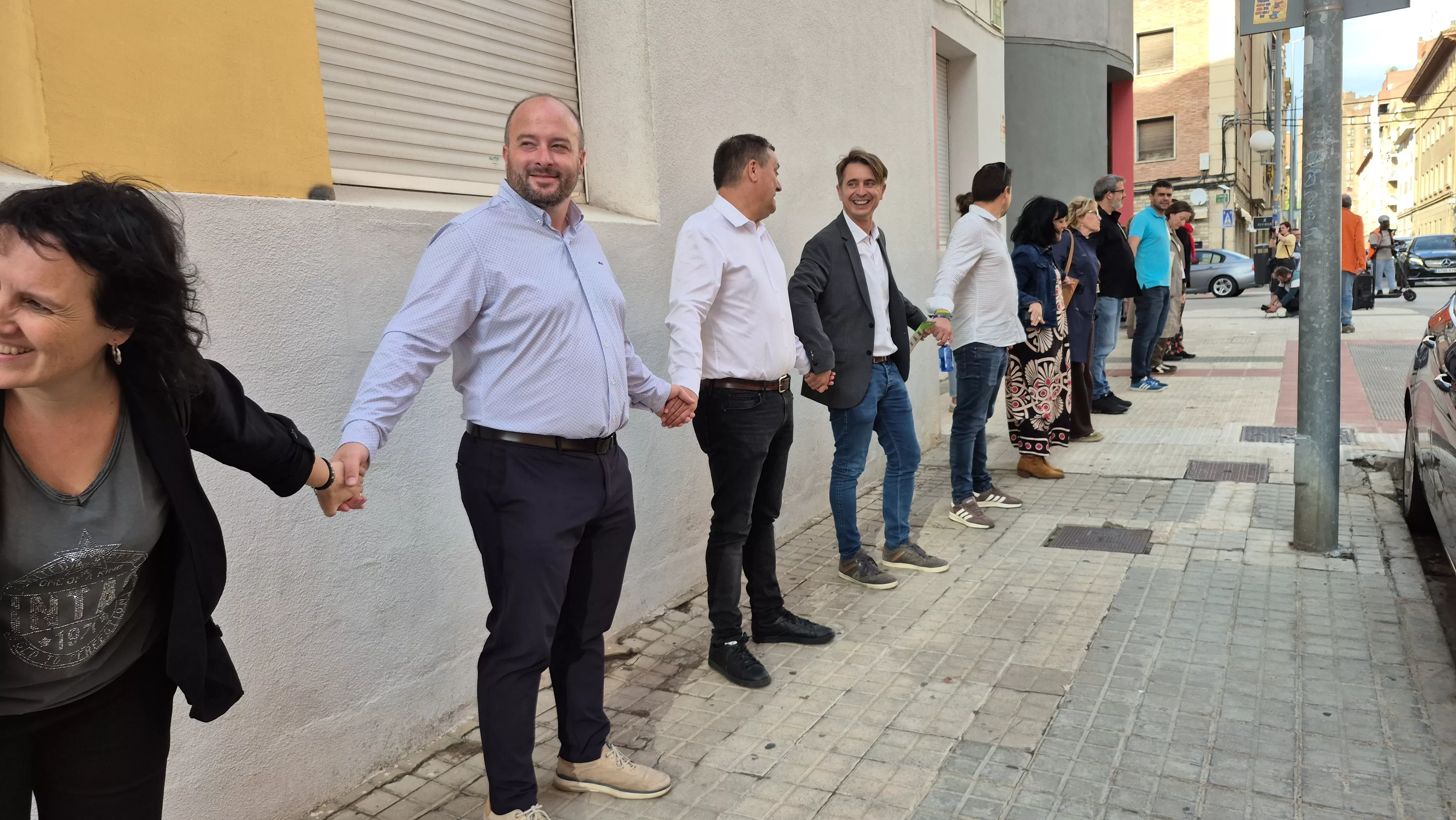 "Abrazo" al IES Ramón y Cajal y en apoyo a Sergio Martínez. Foto Myriam Martínez