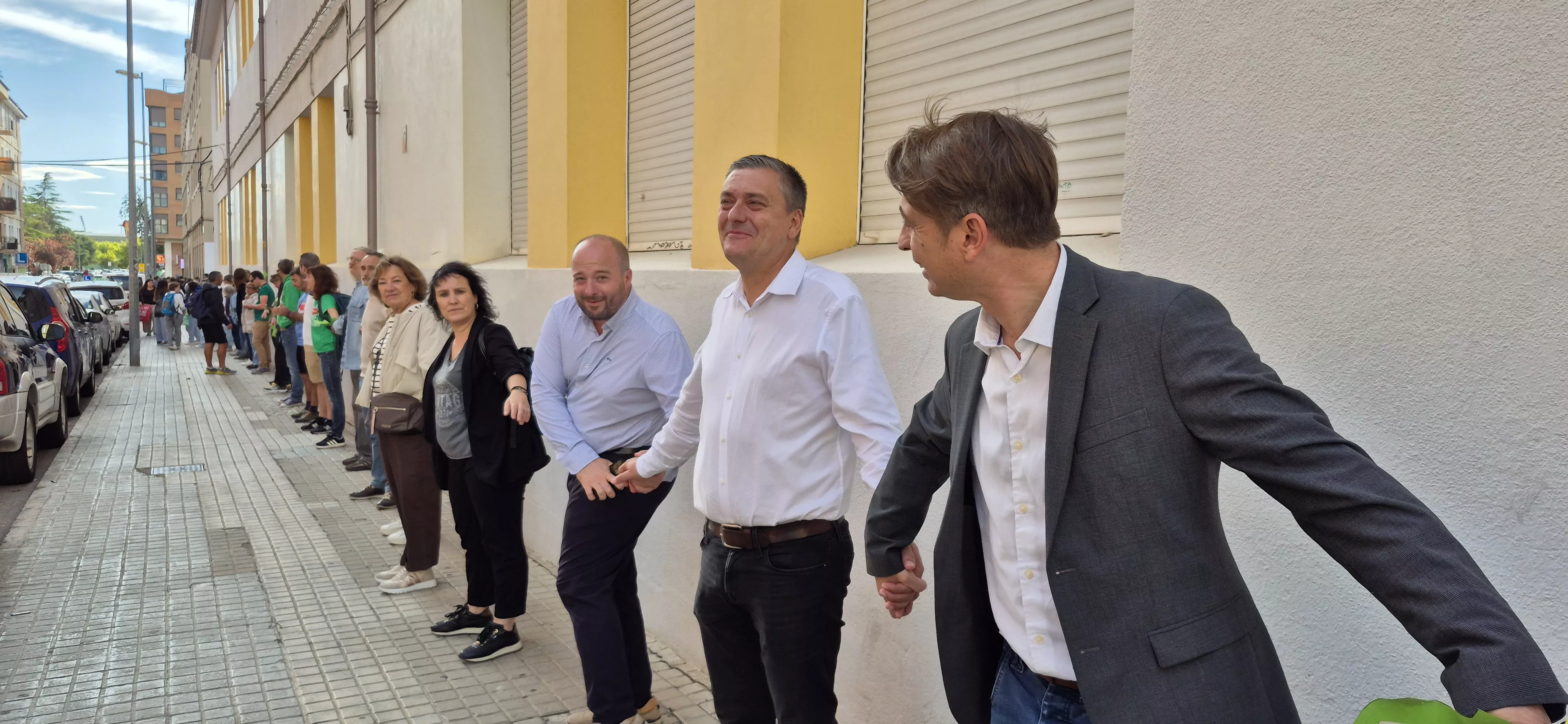 "Abrazo" al IES Ramón y Cajal y en apoyo a Sergio Martínez. Foto Myriam Martínez