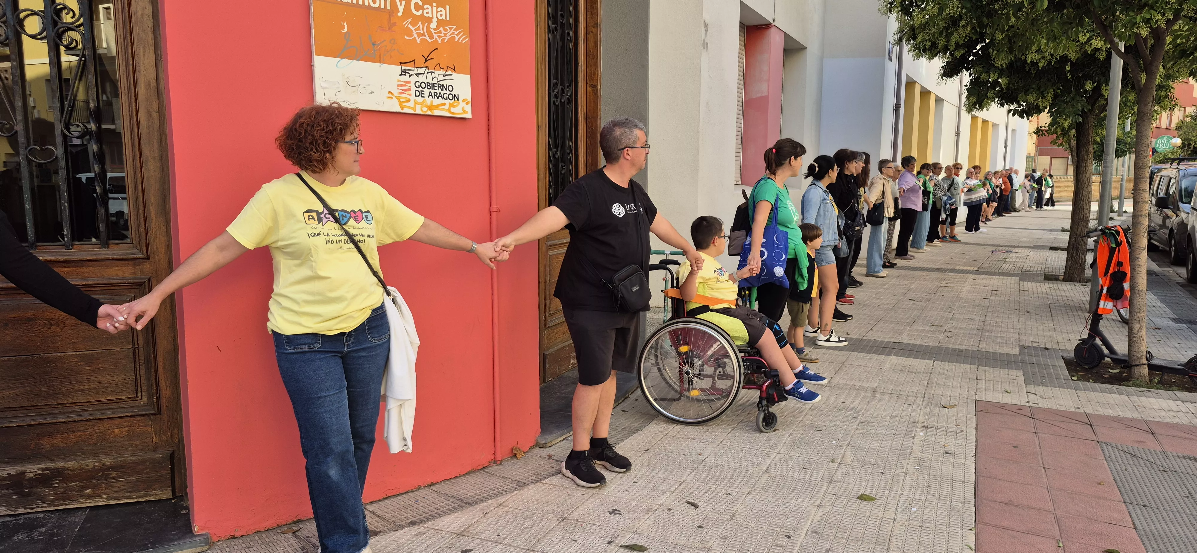 "Abrazo" al IES Ramón y Cajal y en apoyo a Sergio Martínez. Foto Myriam Martínez