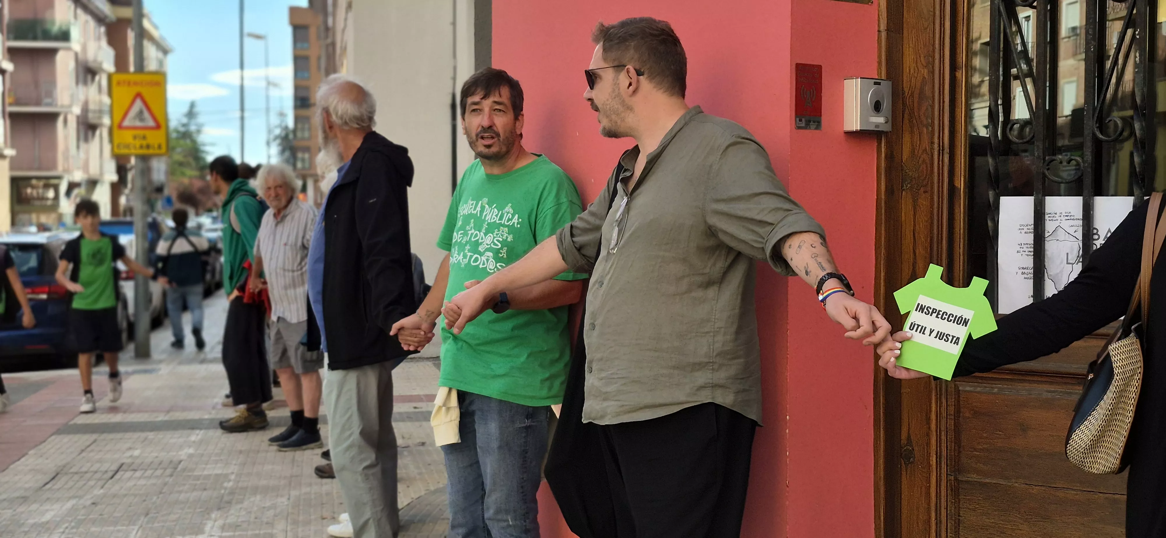 "Abrazo" al IES Ramón y Cajal y en apoyo a Sergio Martínez. Foto Myriam Martínez