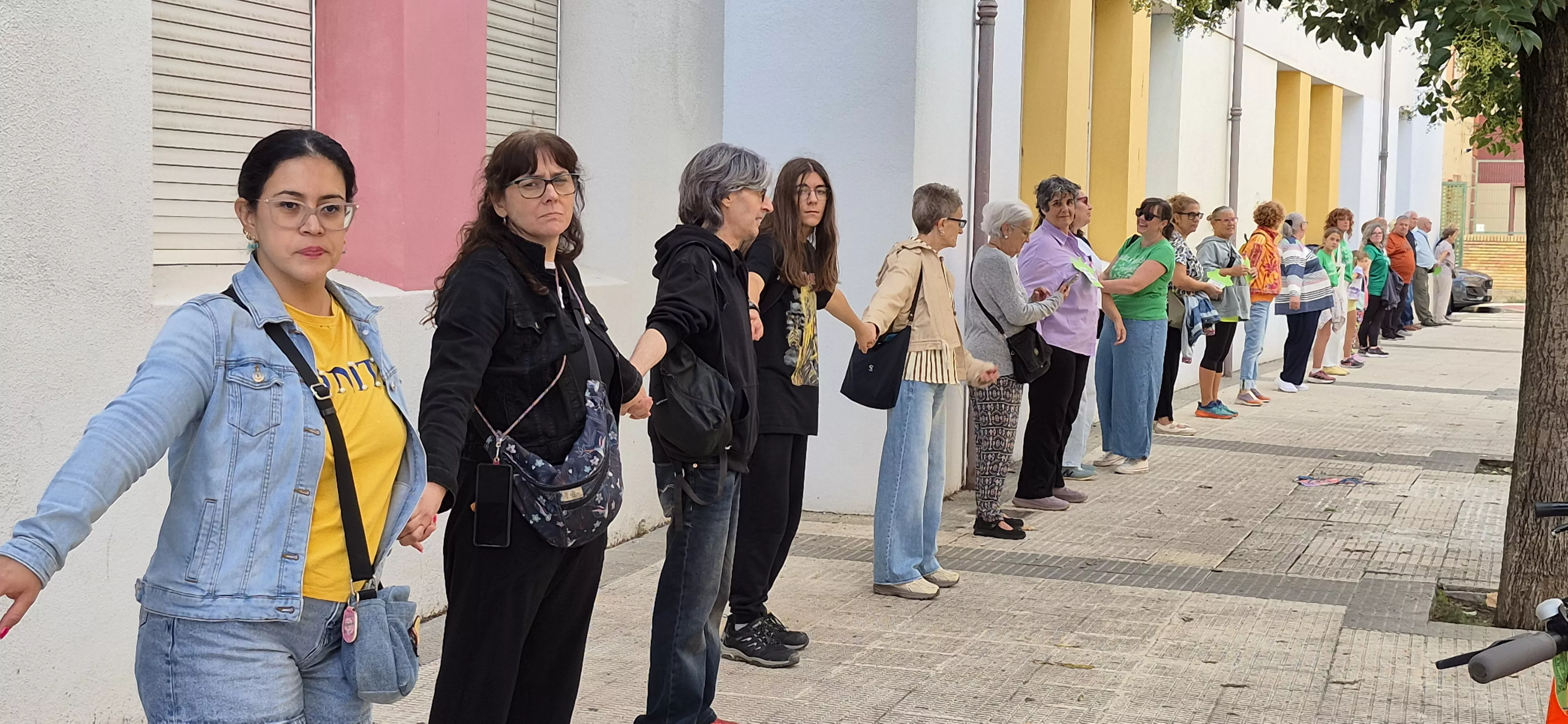 "Abrazo" al IES Ramón y Cajal y en apoyo a Sergio Martínez. Foto Myriam Martínez