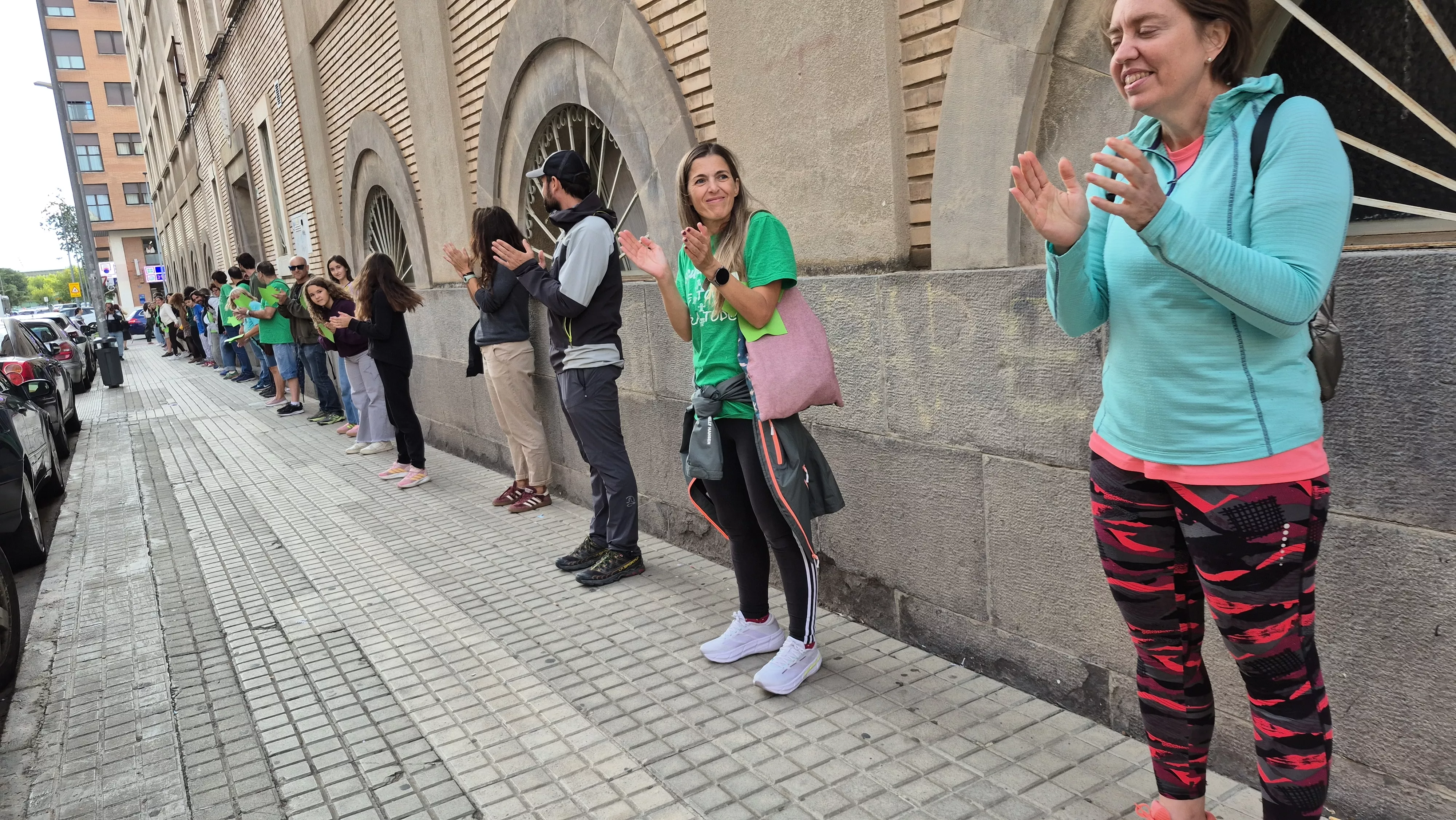 "Abrazo" al IES Ramón y Cajal y en apoyo a Sergio Martínez. Foto Myriam Martínez