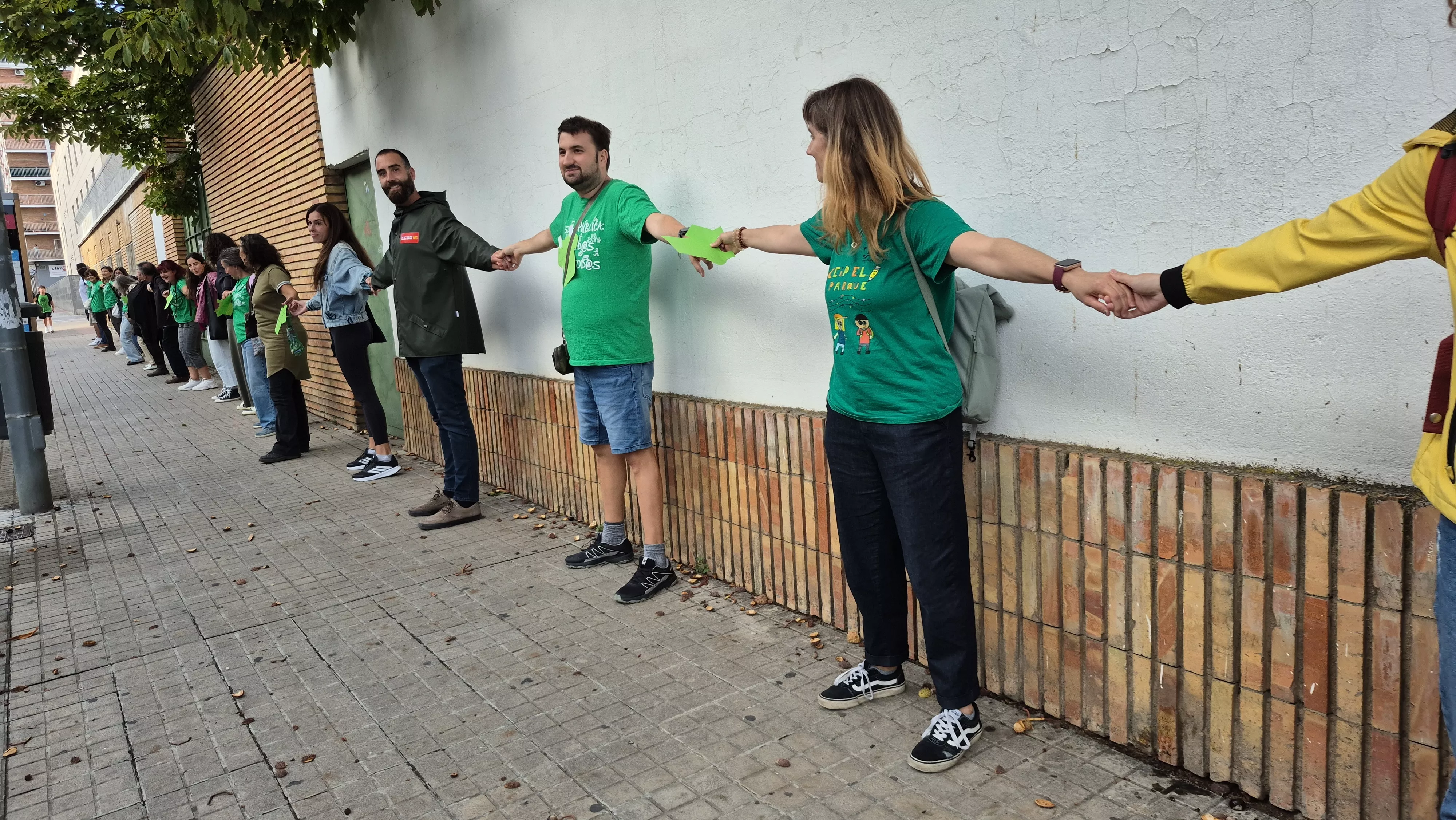 "Abrazo" al IES Ramón y Cajal y en apoyo a Sergio Martínez. Foto Myriam Martínez
