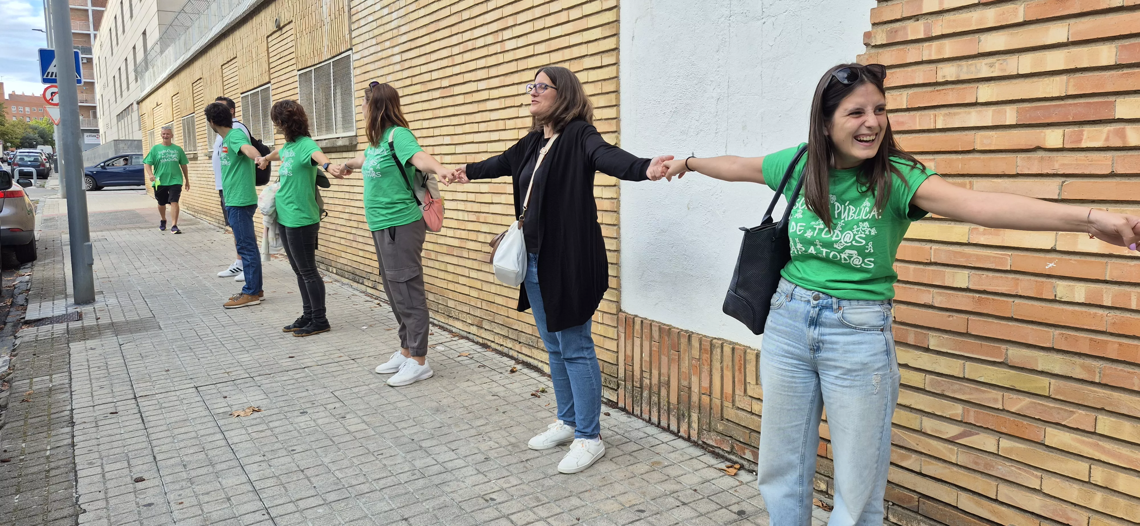 "Abrazo" al IES Ramón y Cajal y en apoyo a Sergio Martínez. Foto Myriam Martínez