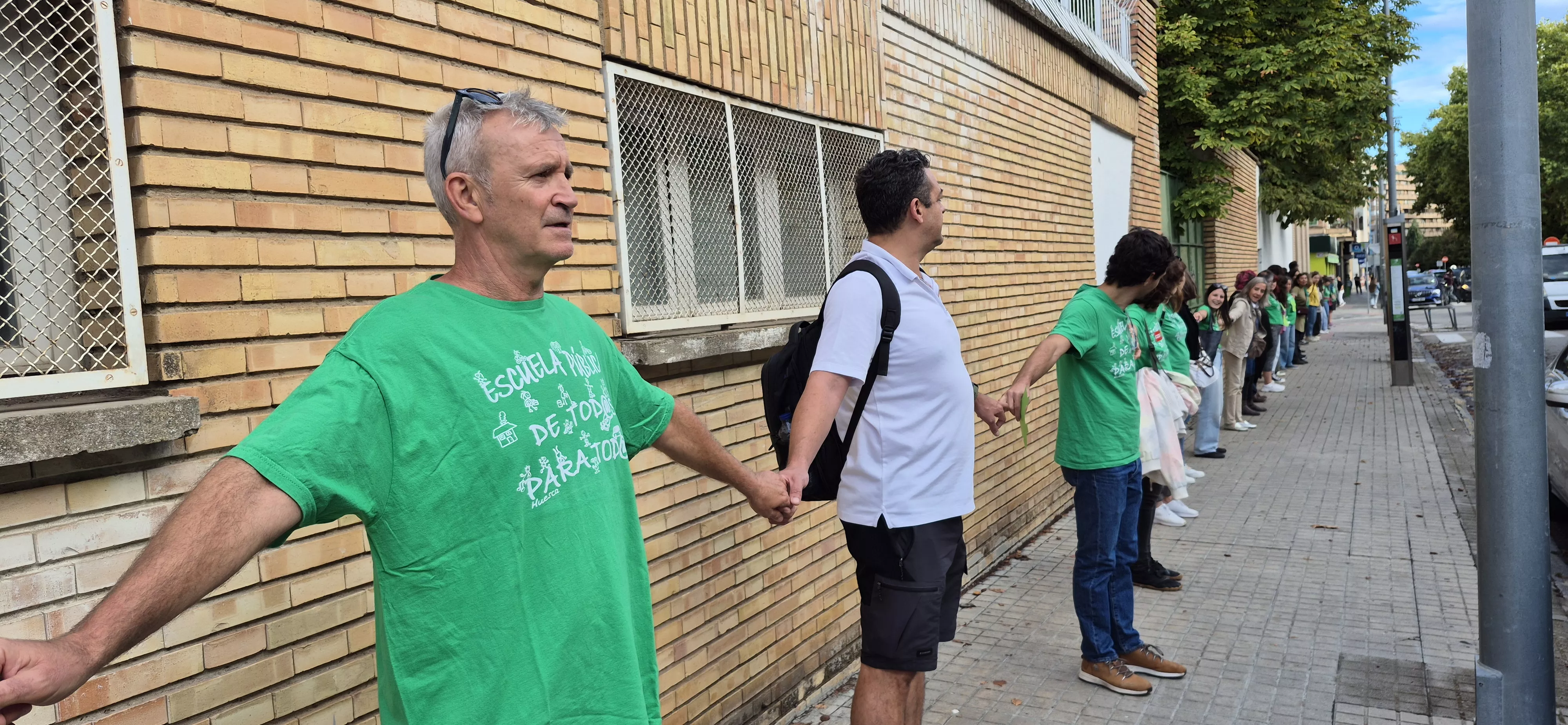 "Abrazo" al IES Ramón y Cajal y en apoyo a Sergio Martínez. Foto Myriam Martínez
