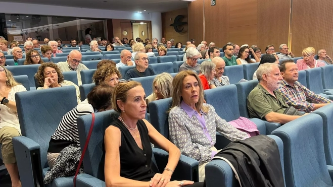 Público en la charla de Hernando y Medina. Público en la charla de Hernando y Medina.