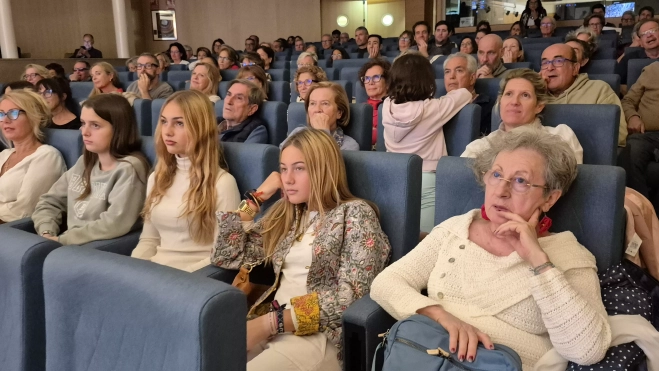 El público llenó el salón de actos de la Fundación Ibercaja. Foto Myriam Martínez