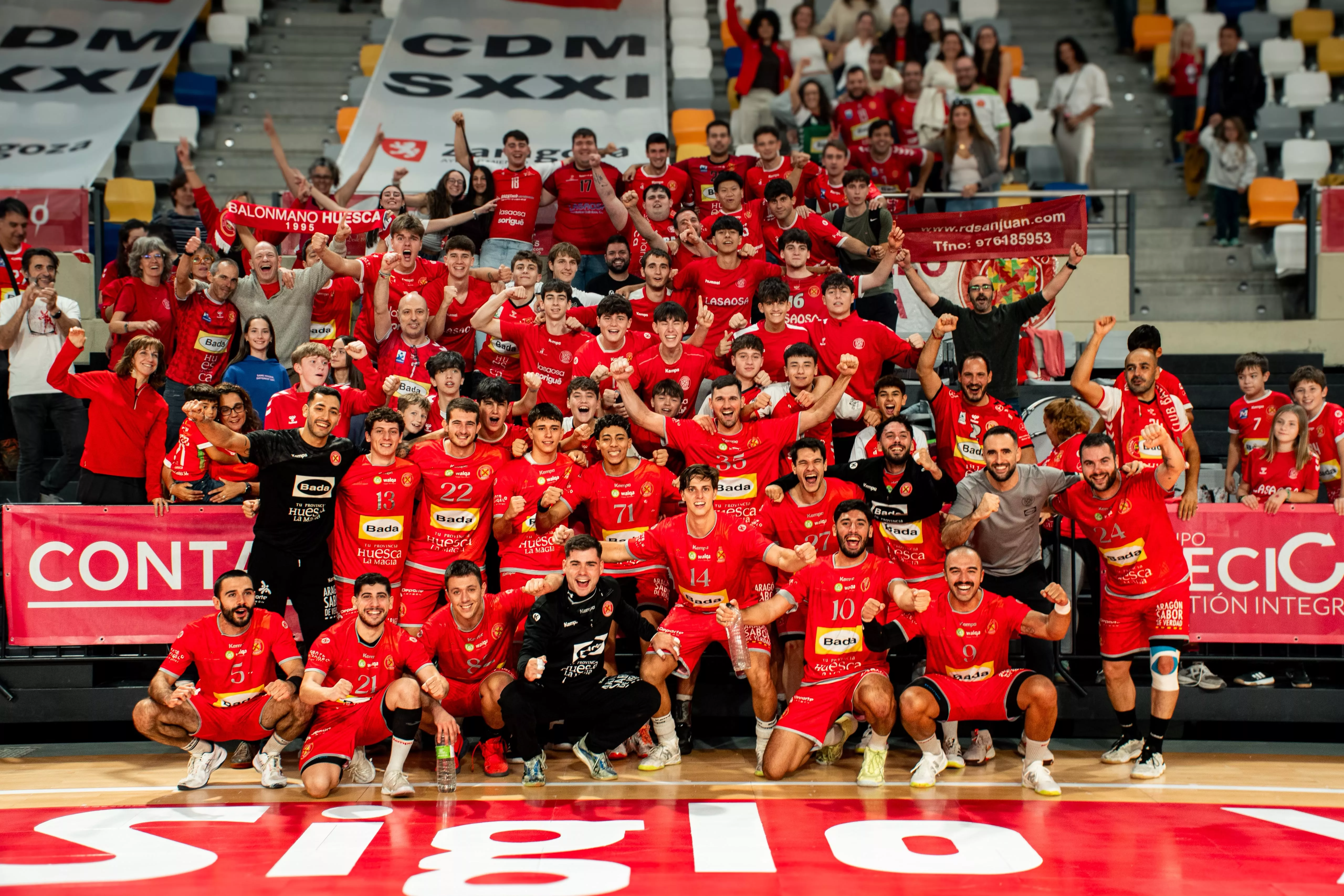 Bada celebra su triunfo en Zaragoza con su afición
